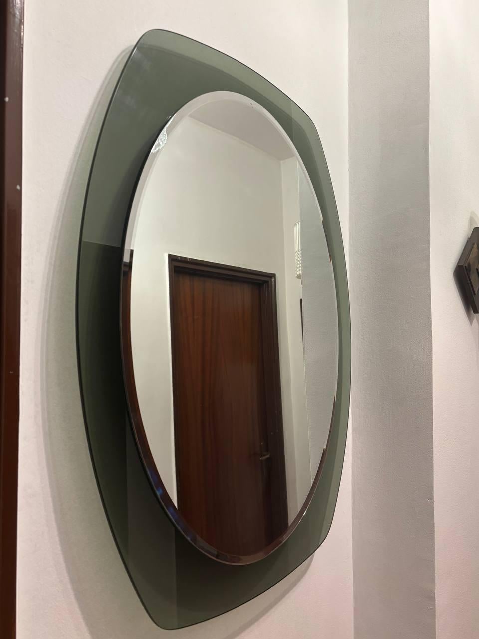 Metallo Specchio di metà secolo Fontana Arte per Veca con timbro cornice verde anni 60 in vendita