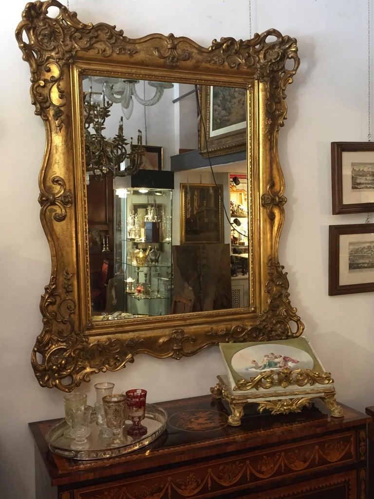 Specchio Dorato Francese Sagomato con Decori Vegetali Fiori e Frutti Fine 1800  For Sale 9