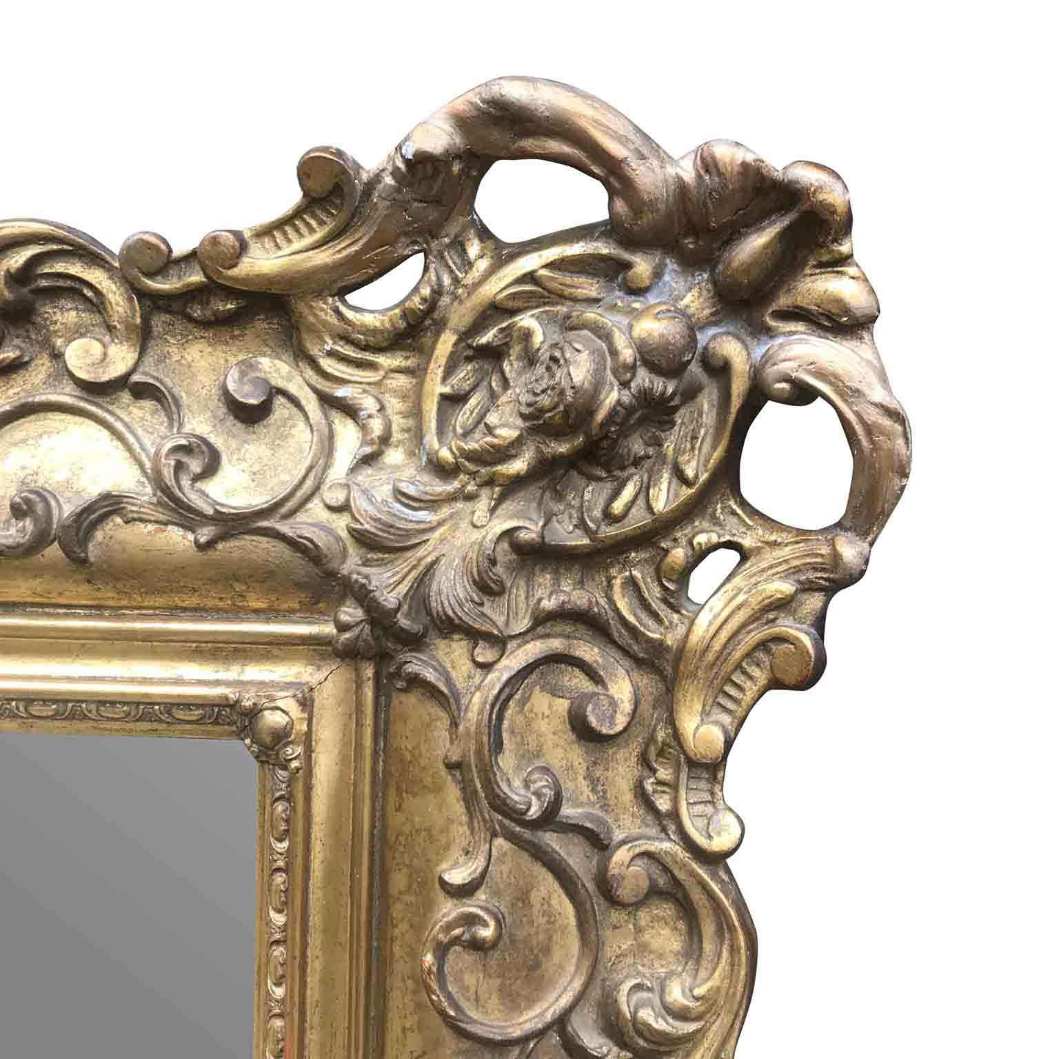 Specchio Dorato Francese Sagomato con Decori Vegetali Fiori e Frutti Fine 1800  For Sale 1