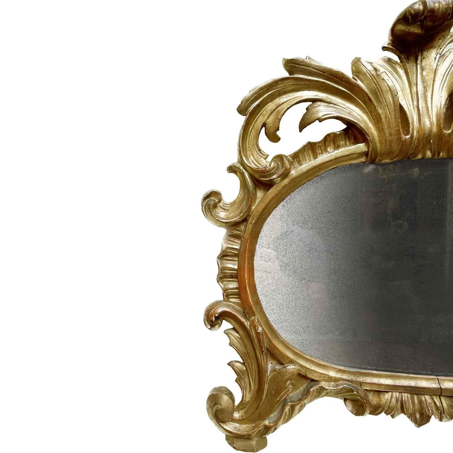 Specchio Dorato Italiano 1750 circa Cartagloria Ovale Luigi XV Intaglio Fogliato (Handgeschnitzt) im Angebot