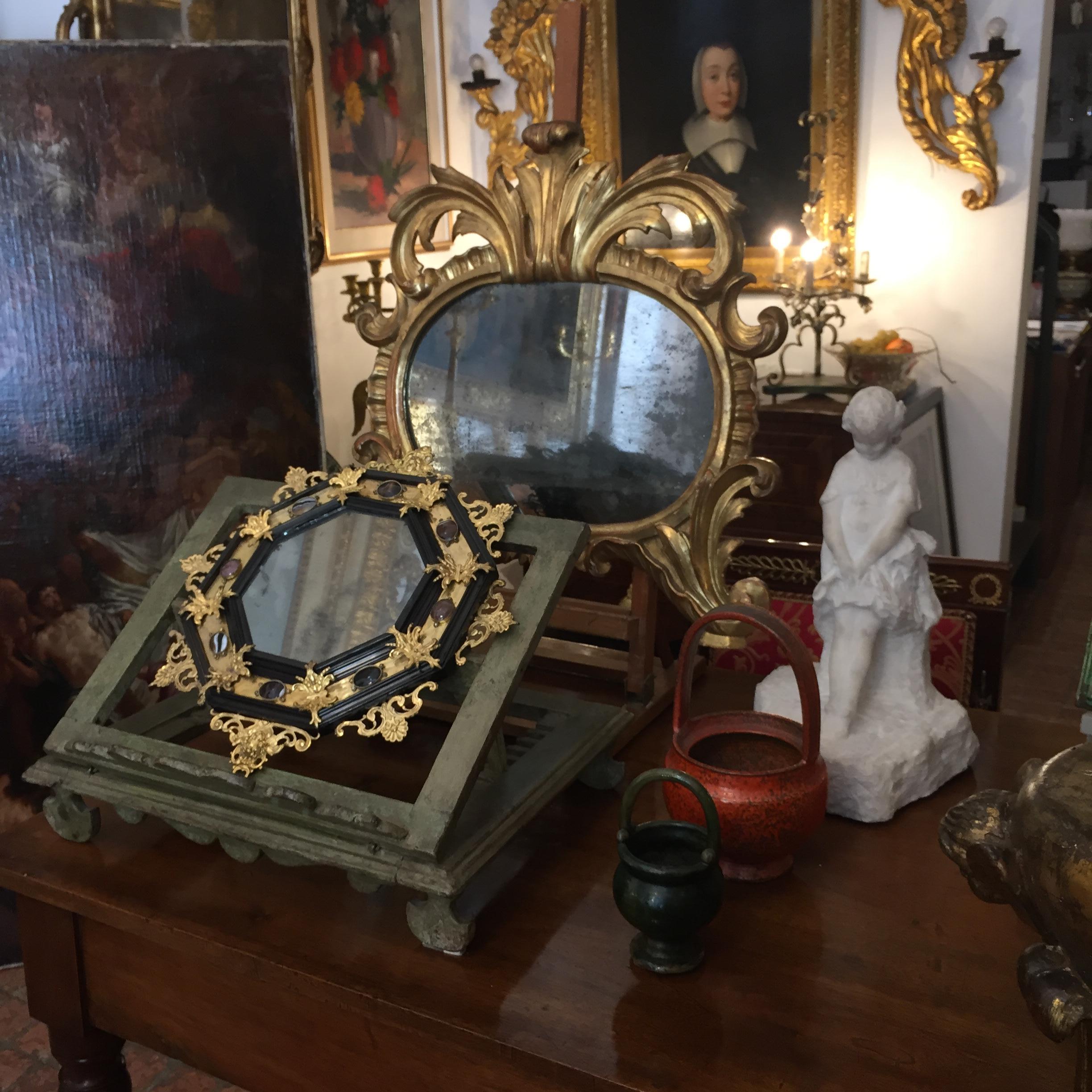 Specchio Dorato Italiano 1750 circa Cartagloria Ovale Luigi XV Intaglio Fogliato For Sale 2