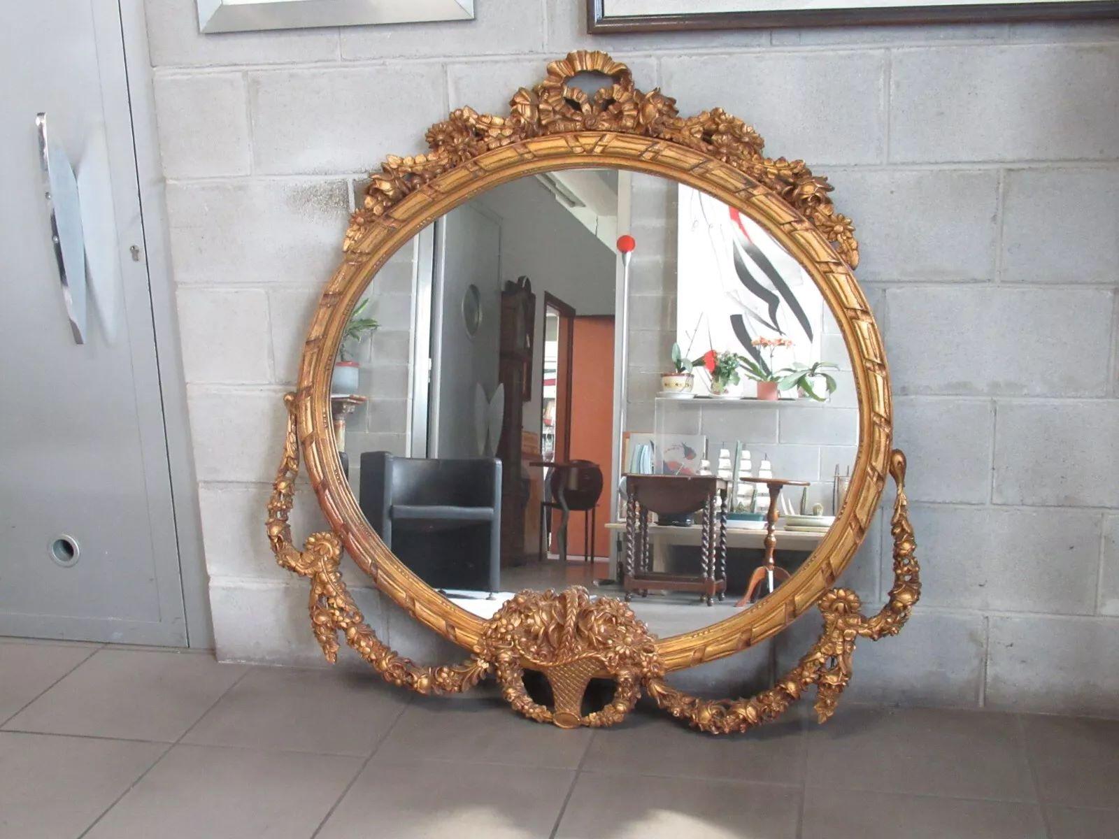 Italian Specchio grande in legno intagliato dorato stile barocco, XIX secolo in vendita