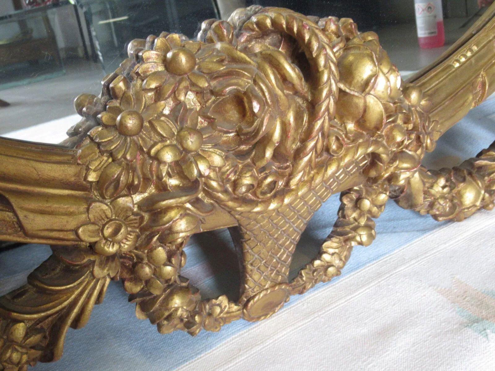 Fatto a mano Specchio grande in legno intagliato dorato stile barocco, XIX secolo in vendita