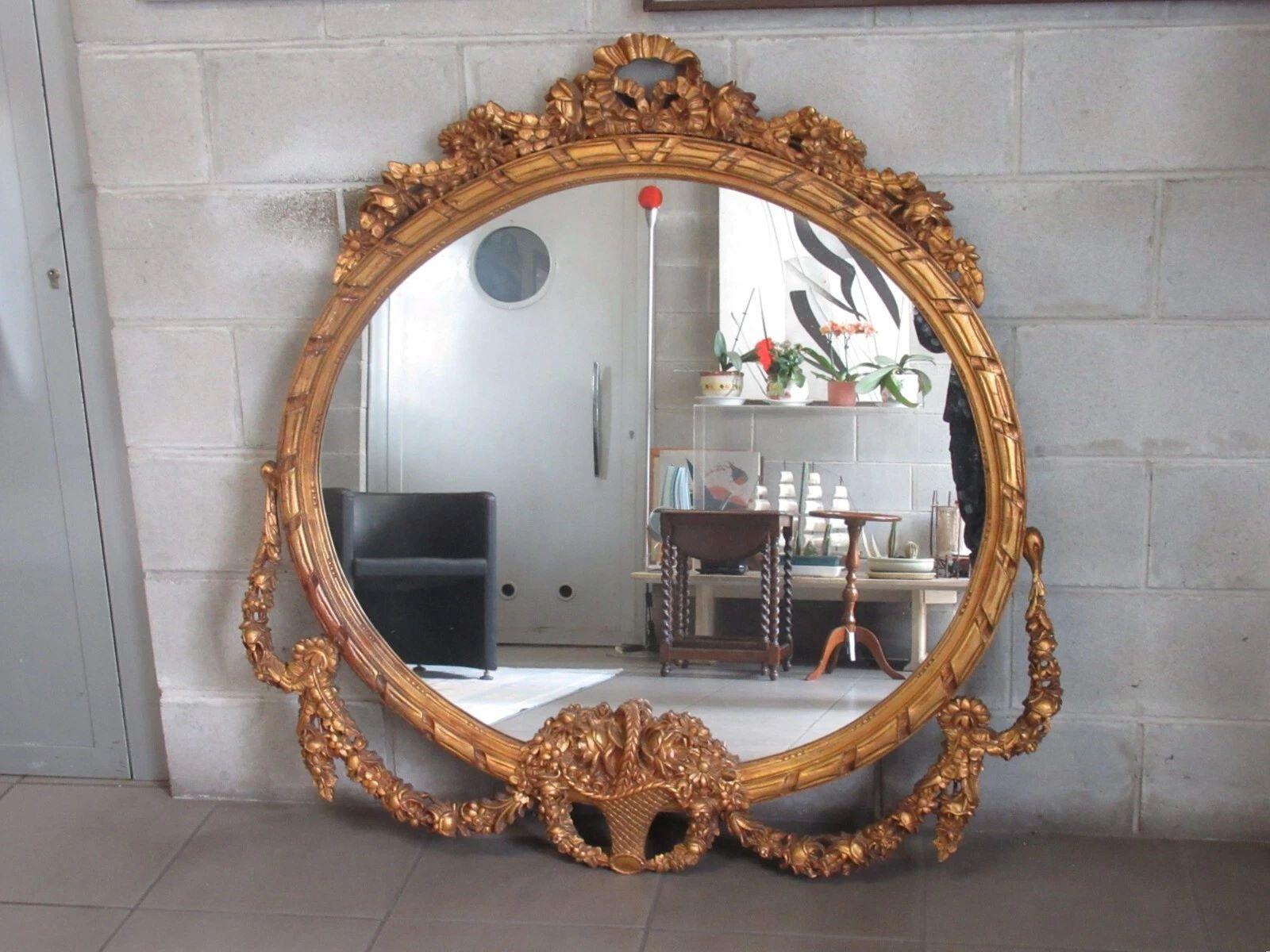 Legno Specchio grande in legno intagliato dorato stile barocco, XIX secolo in vendita