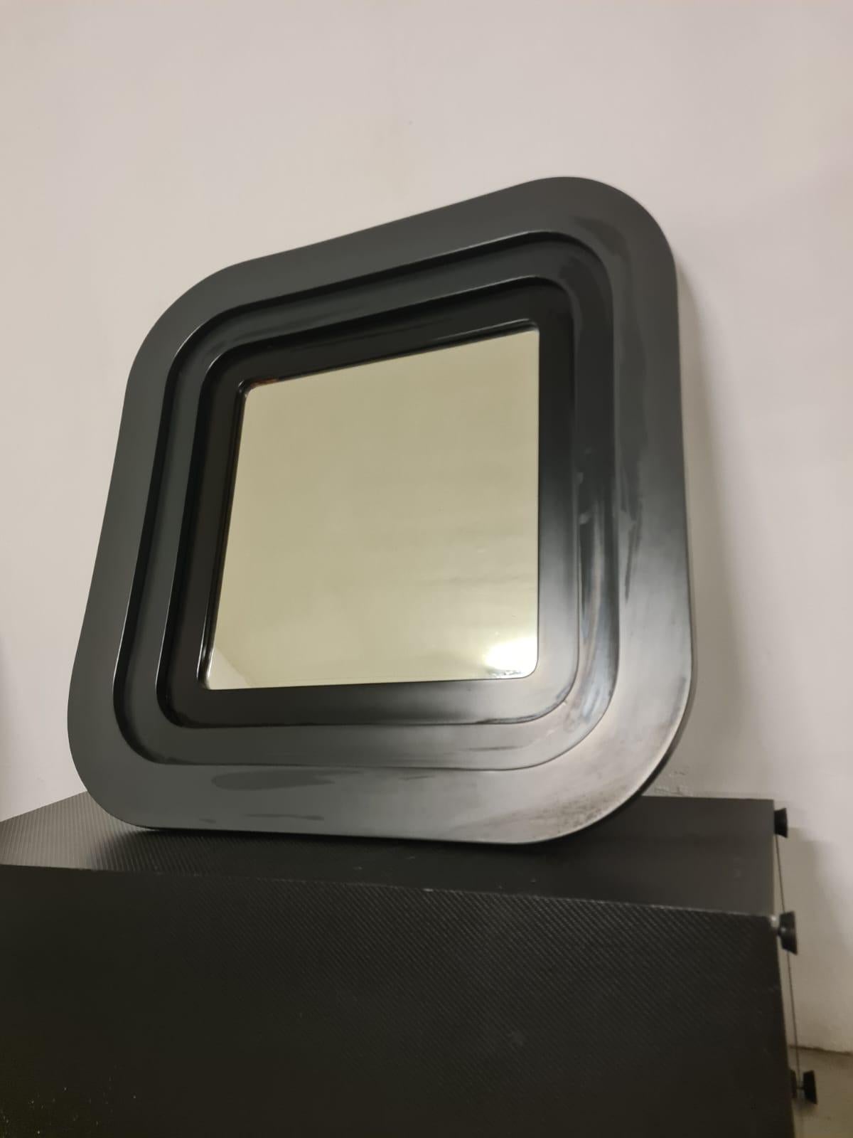 Miroir en bois laqué 1970 en vente 5