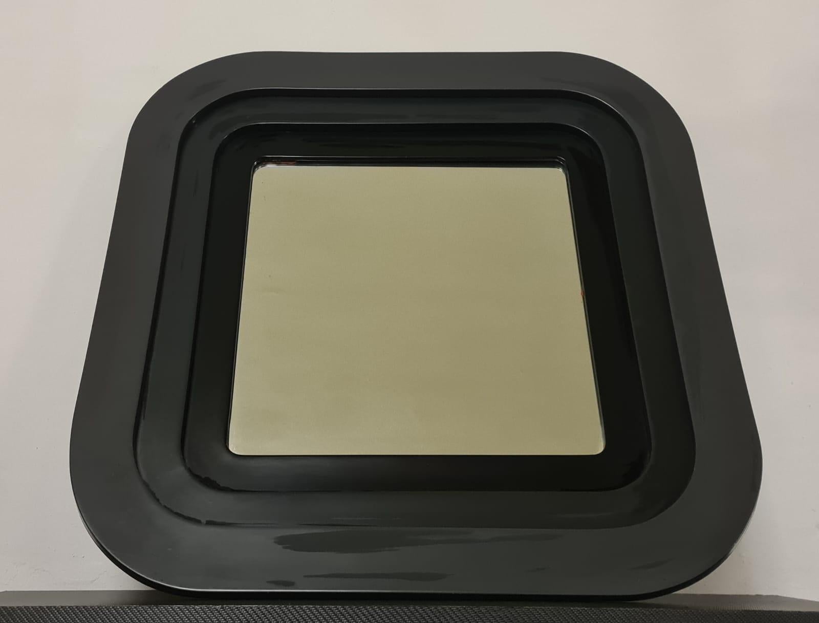 Miroir en bois laqué 1970 en vente 8