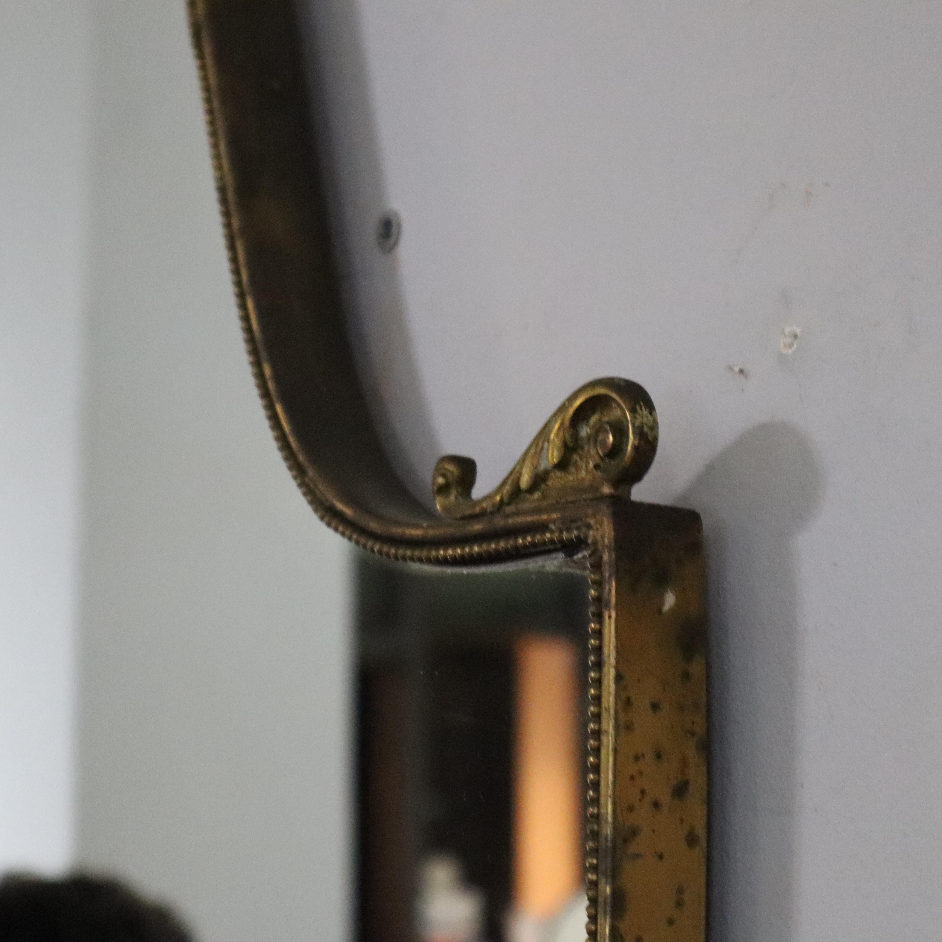 Miroir en forme de bouclier en laiton massif, Italie, années 1960 Bon état - En vente à Nicolosi, IT