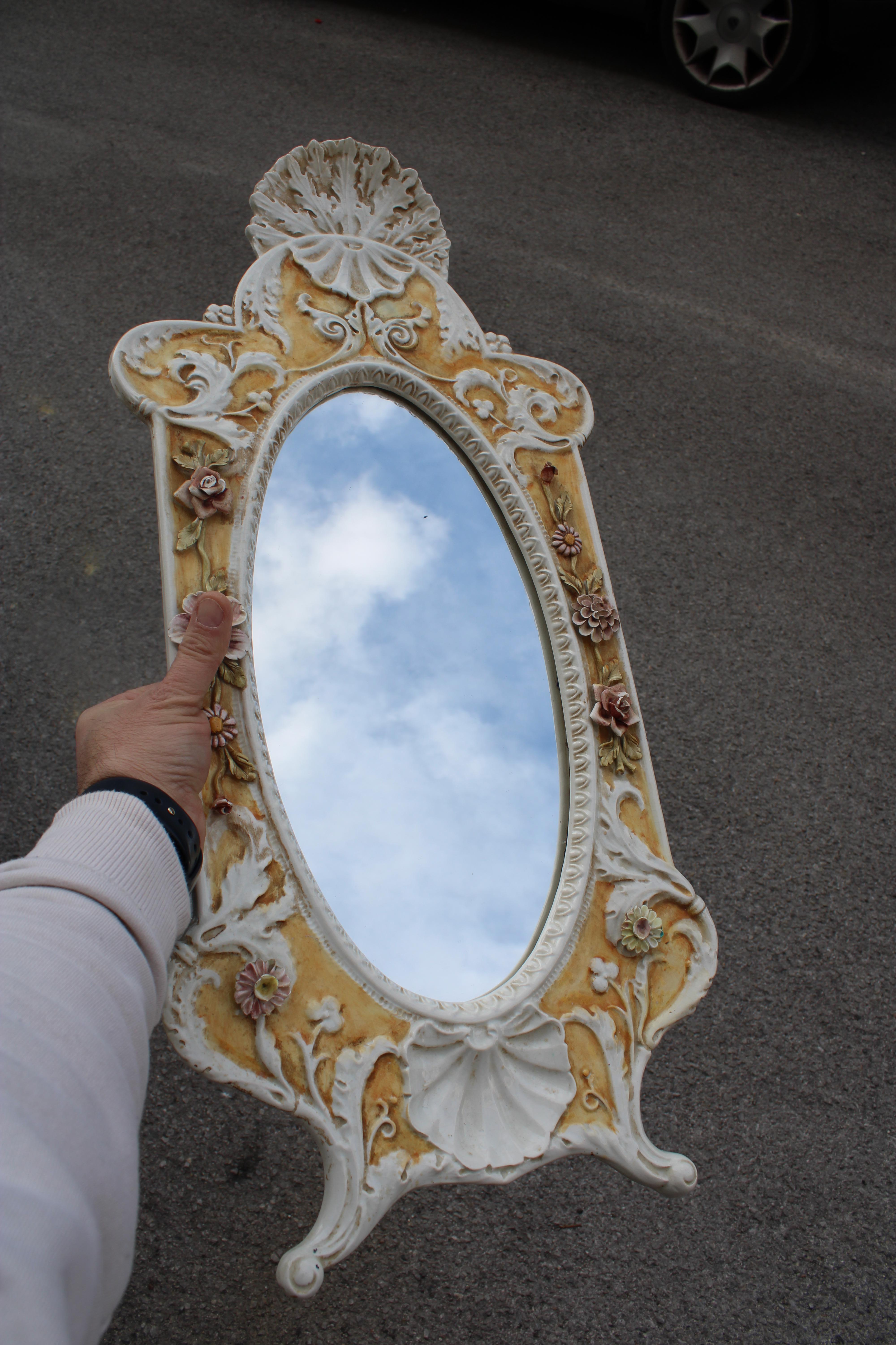 Miroir italien de style rococo en céramique blanche et jaune des années 1950 en vente 5