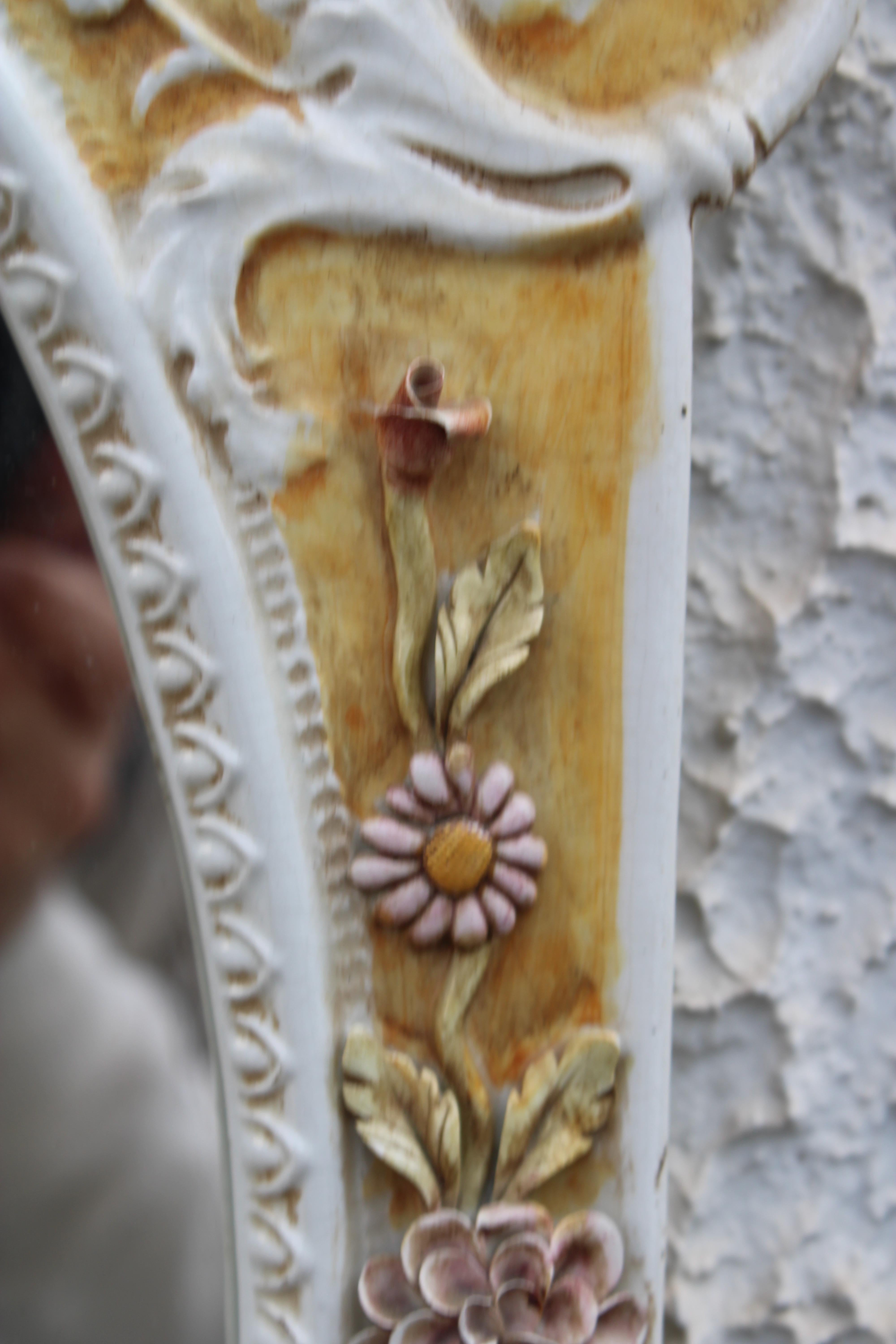 Miroir italien de style rococo en céramique blanche et jaune des années 1950 en vente 1
