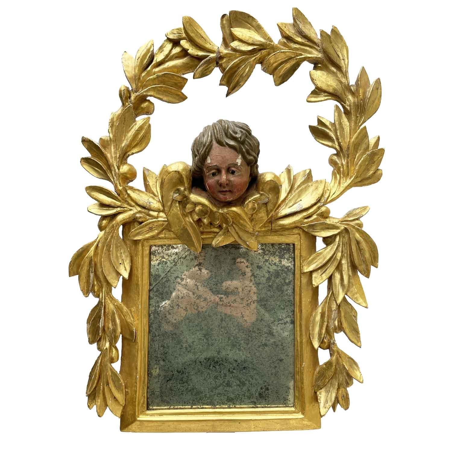 Italienischer vergoldeter Holzschnitzspiegel mit Lorbeergirlande und Putto 1800 (Handgeschnitzt) im Angebot