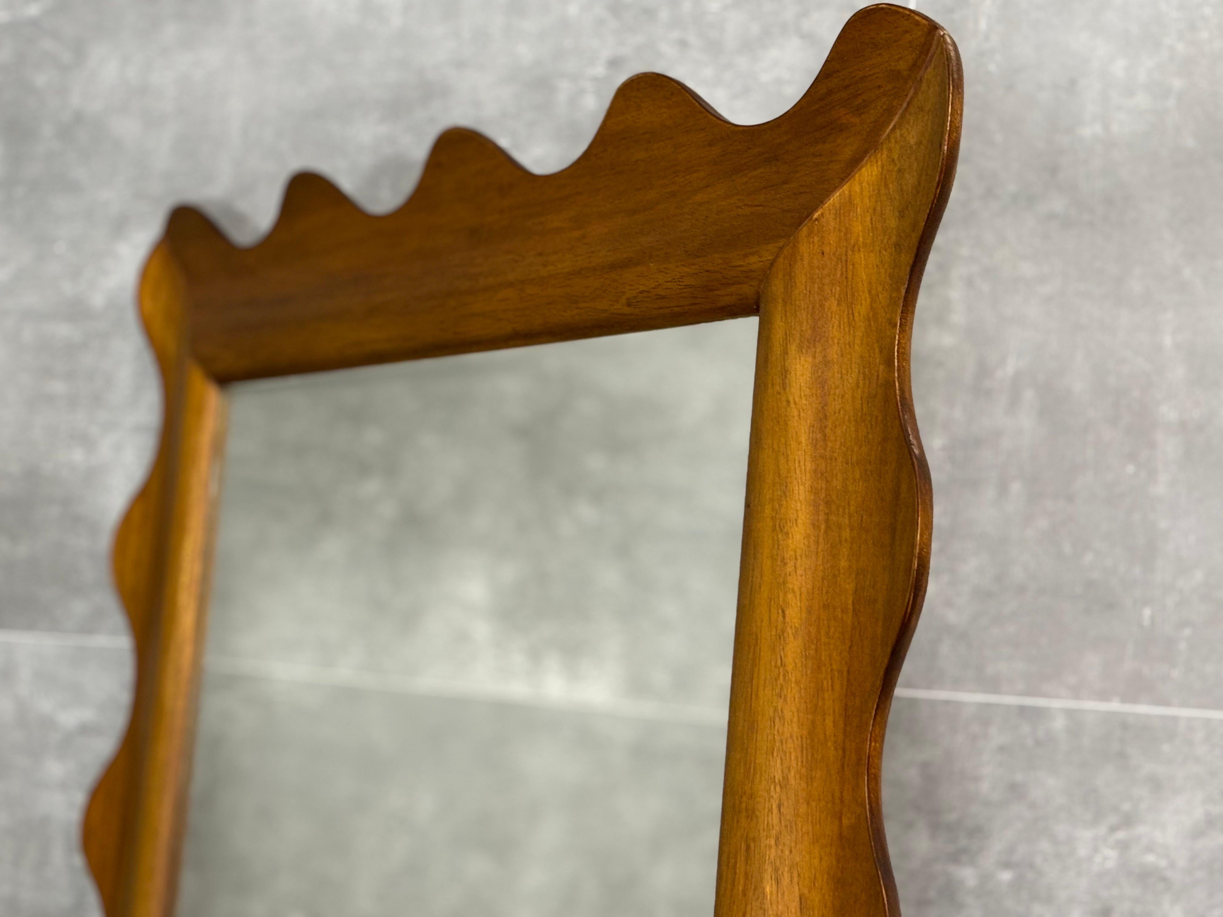 Italian Specchio ondulato in legno XXI Secolo
