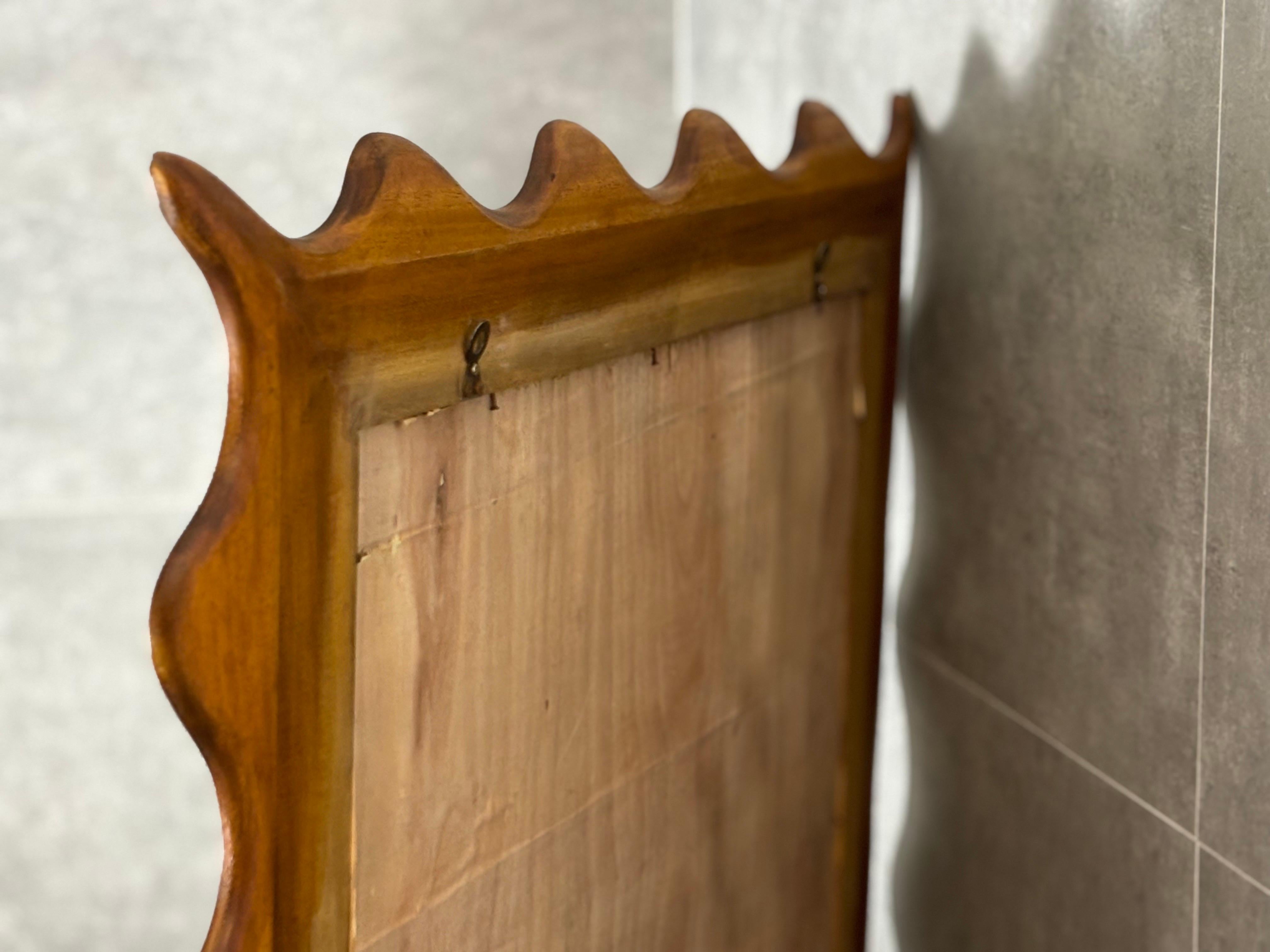 Specchio ondulato in legno, XXI secolo (Zeitgenössisch) im Angebot