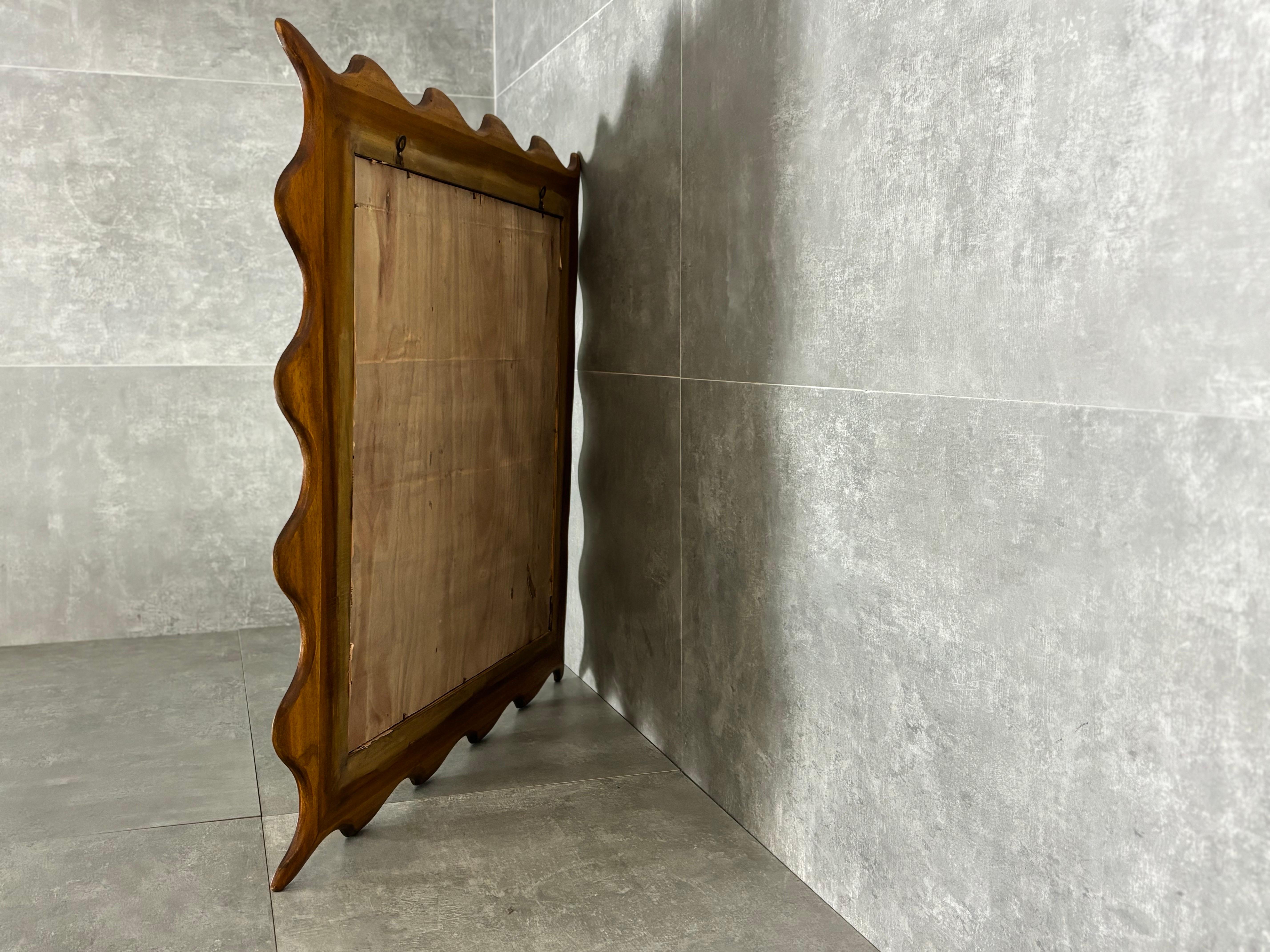 Specchio ondulato in legno, XXI secolo (Spiegel) im Angebot