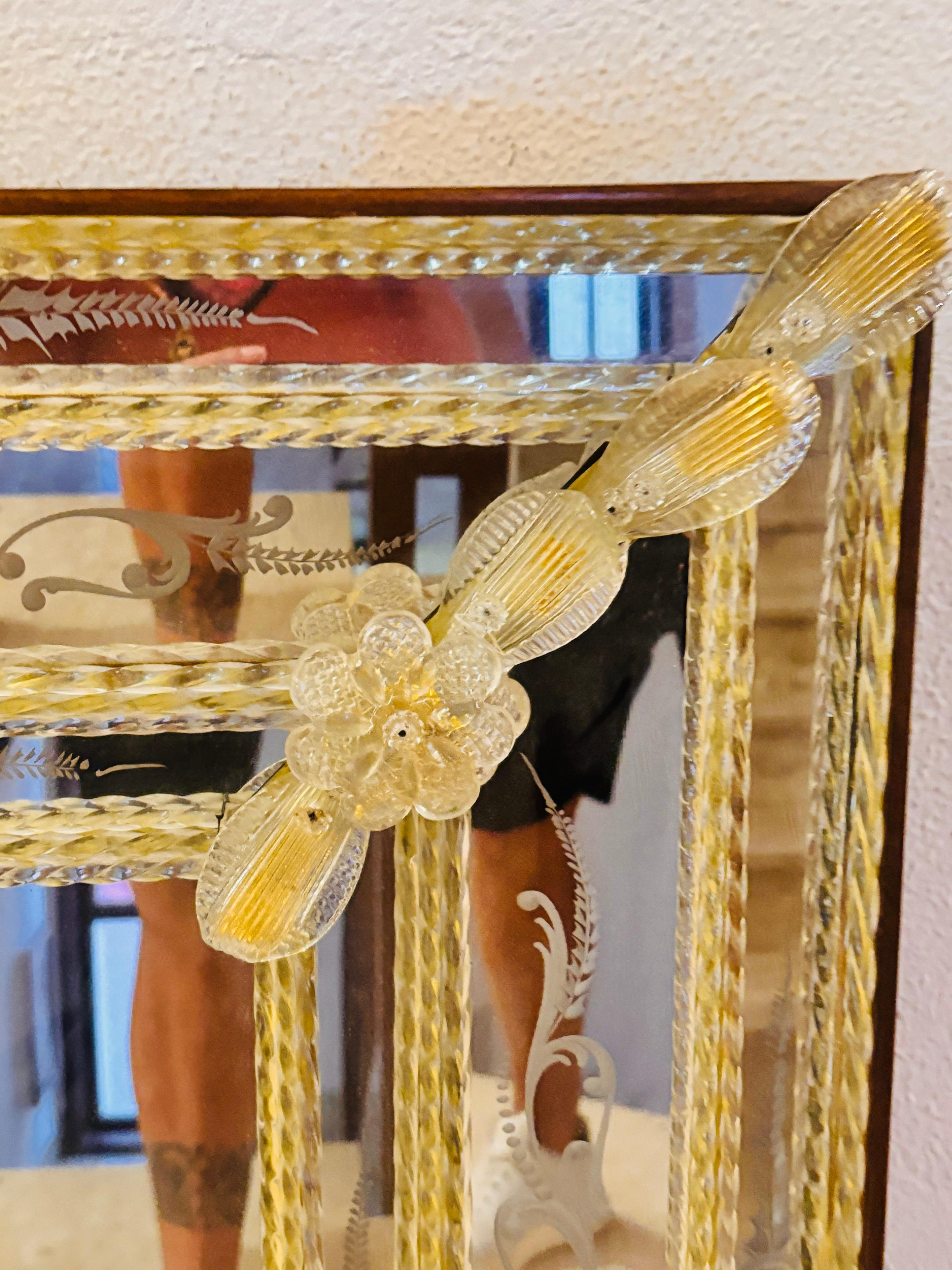 Fait main Miroir or vénitien en verre de Murano par Barbini Brothers en vente