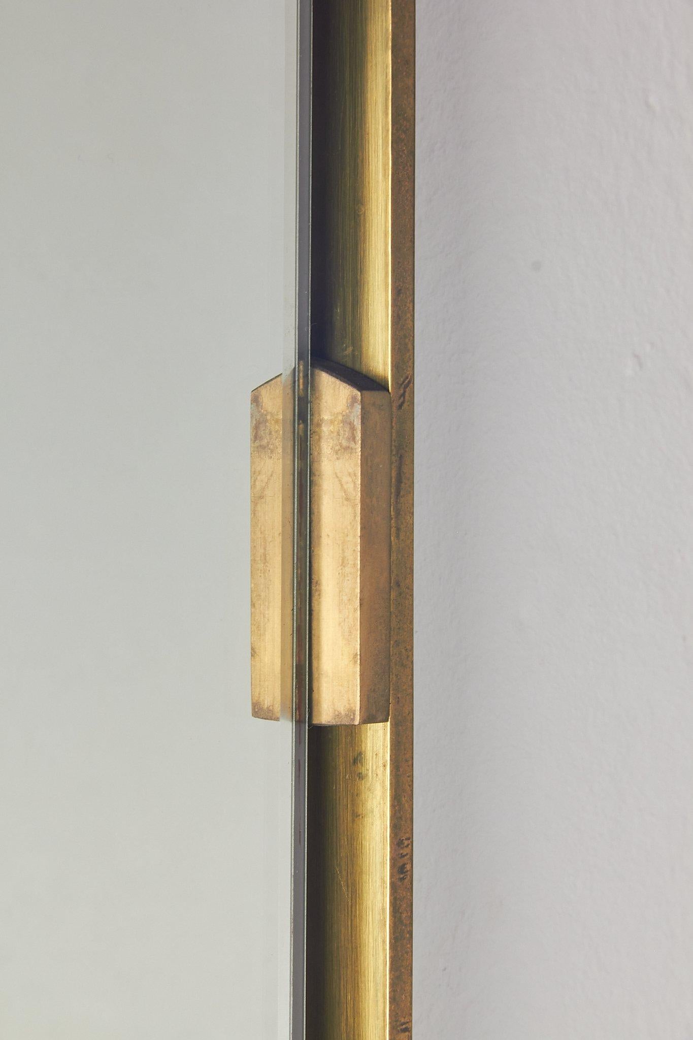 Specchio con bordo ottone in ottime condizioni, raffinato ed elegante, produzione Fontana Arte anni '50