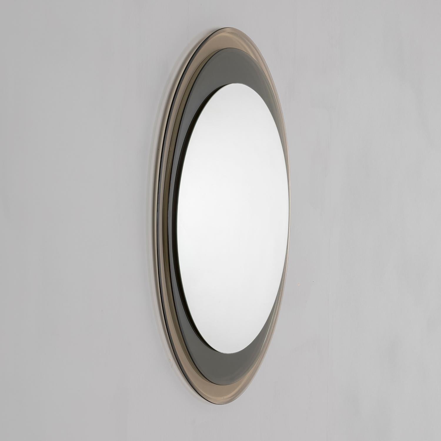 Wall mirror model 2046 designed in the 1960s by Max Ingrand and produced by Fontana Arte. An elegant overlay of gray and green glass sheets, the mirror can be hung either vertically or horizontally.