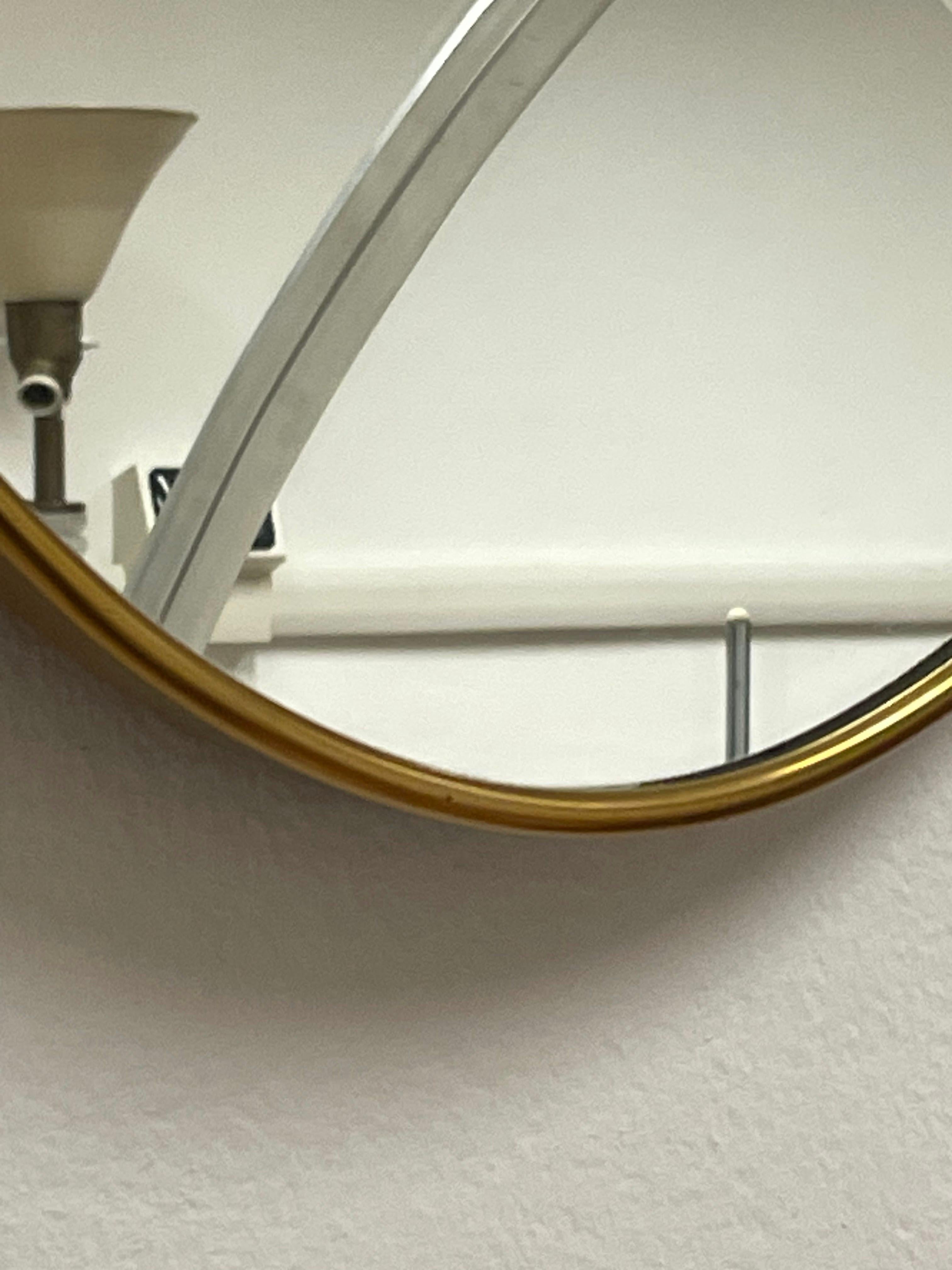 Miroir ovale avec cadre et motif en laiton 1950, fabrication italienne en vente 6