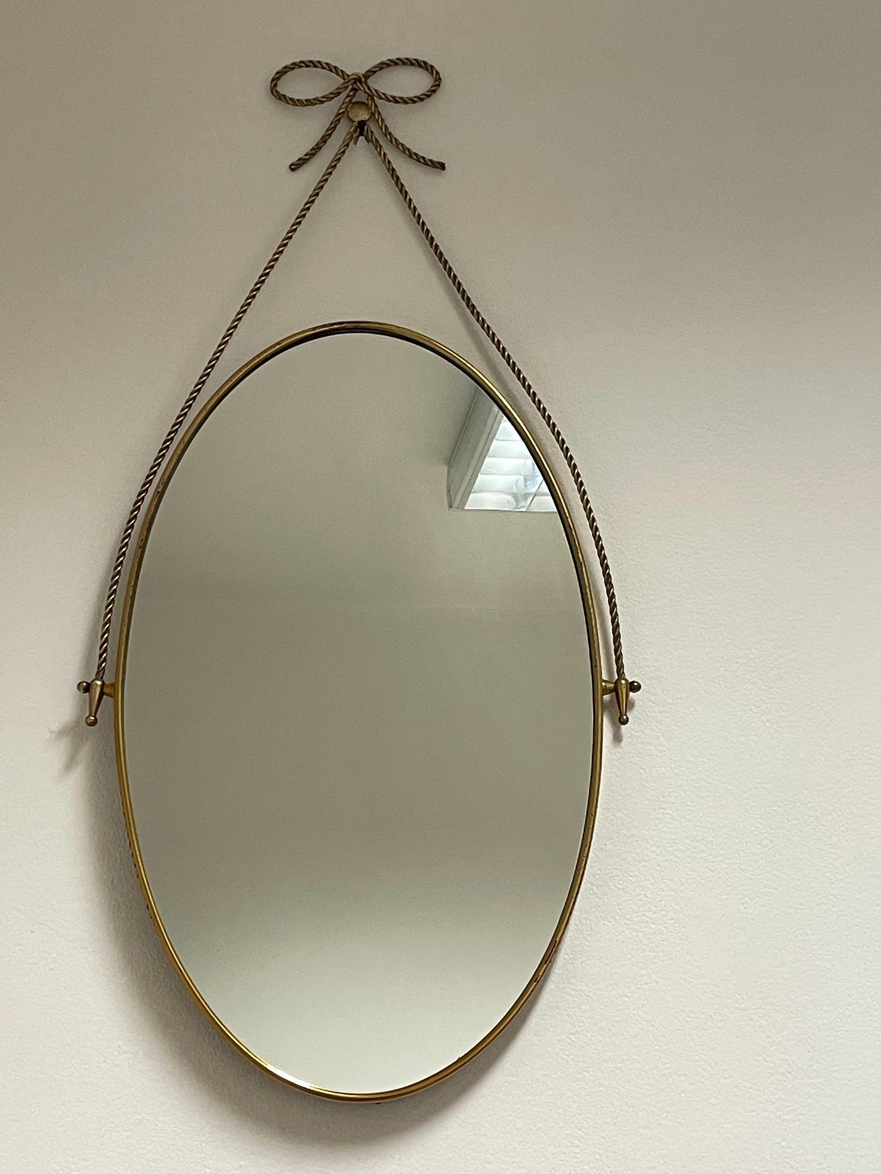 Miroir ovale avec cadre et motif en laiton 1950, fabrication italienne en vente 10