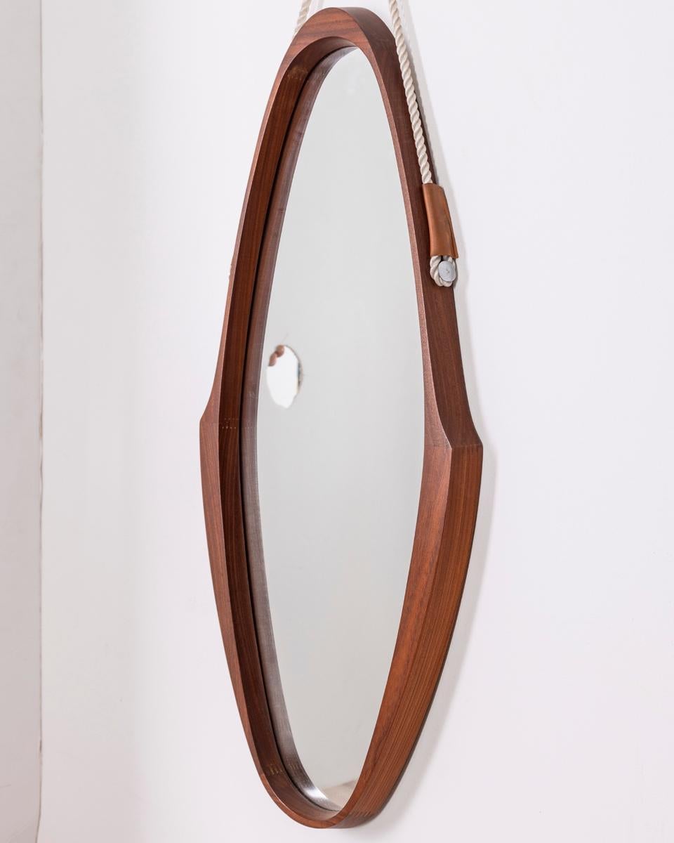 Vintage 1960s oval wall mirror in wood Italian design For Sale 3