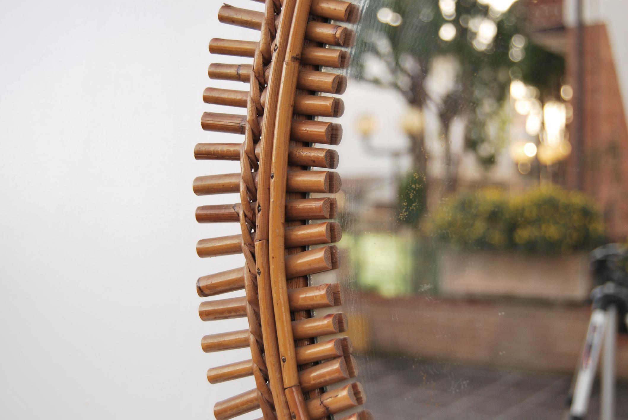 Ovaler Spiegel aus Bambus  (Moderne der Mitte des Jahrhunderts) im Angebot