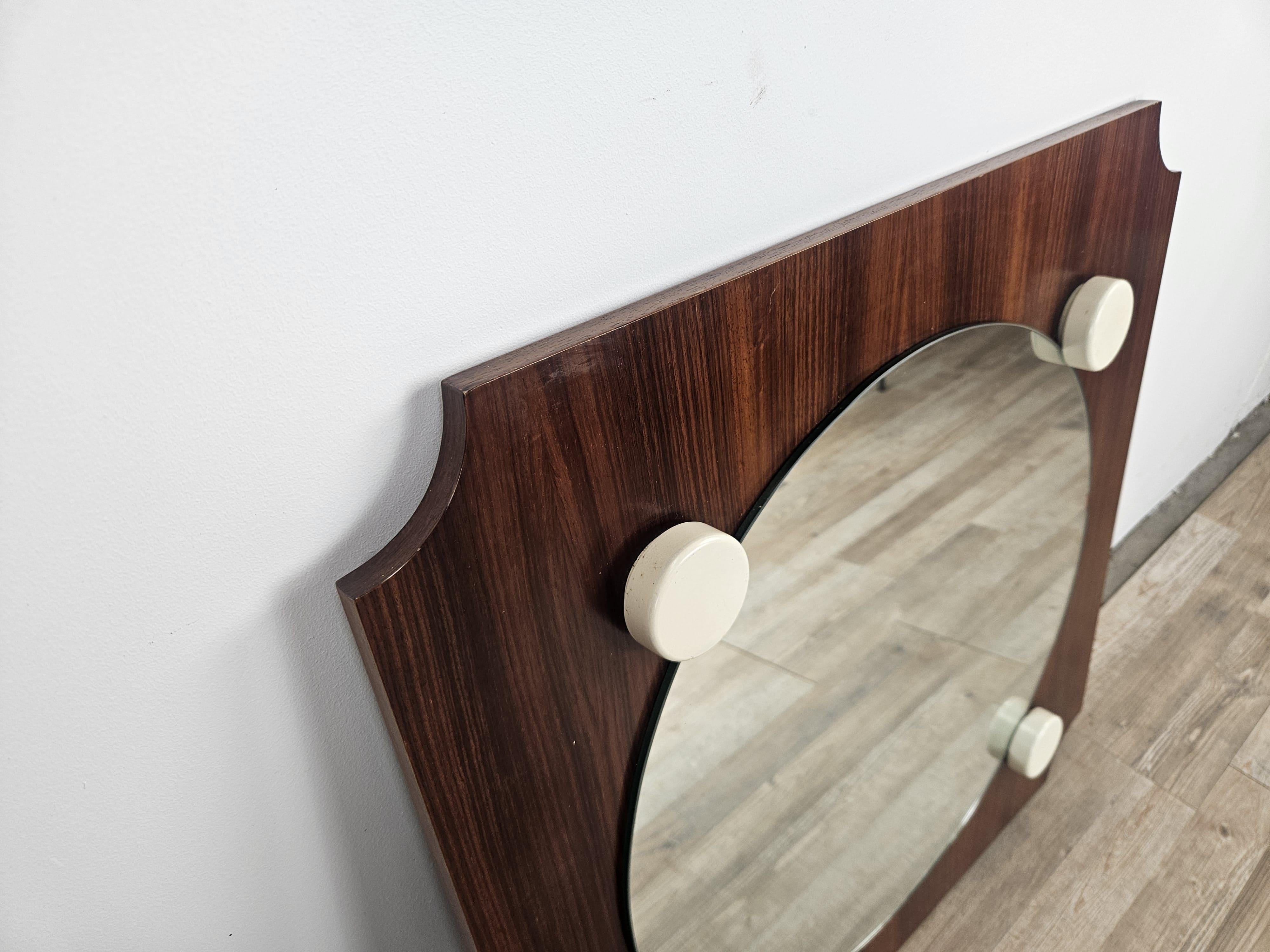 Mid-Century Modern Miroir carré en teck des années 1970 en vente