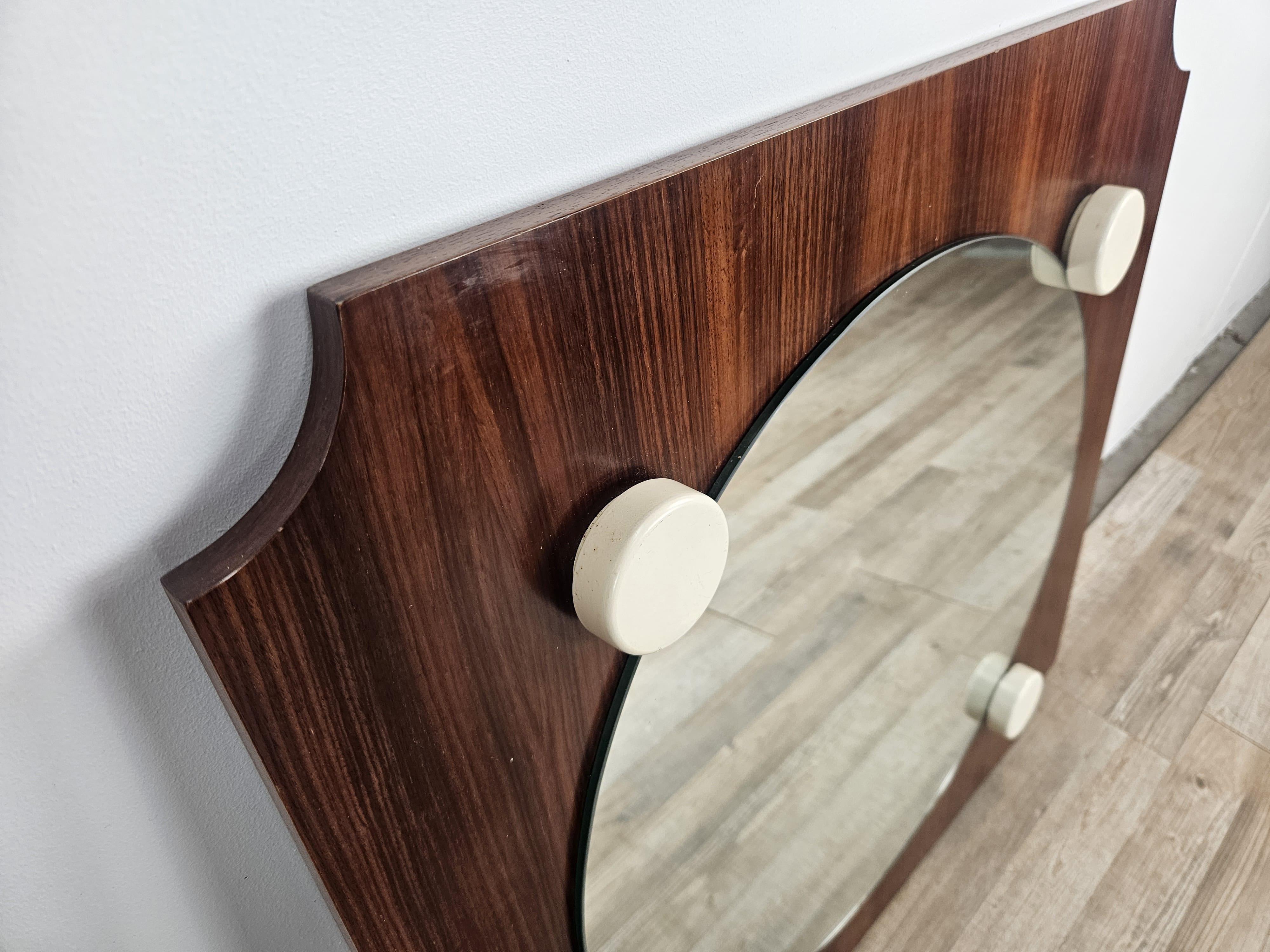 Italian Miroir carré en teck des années 1970 en vente