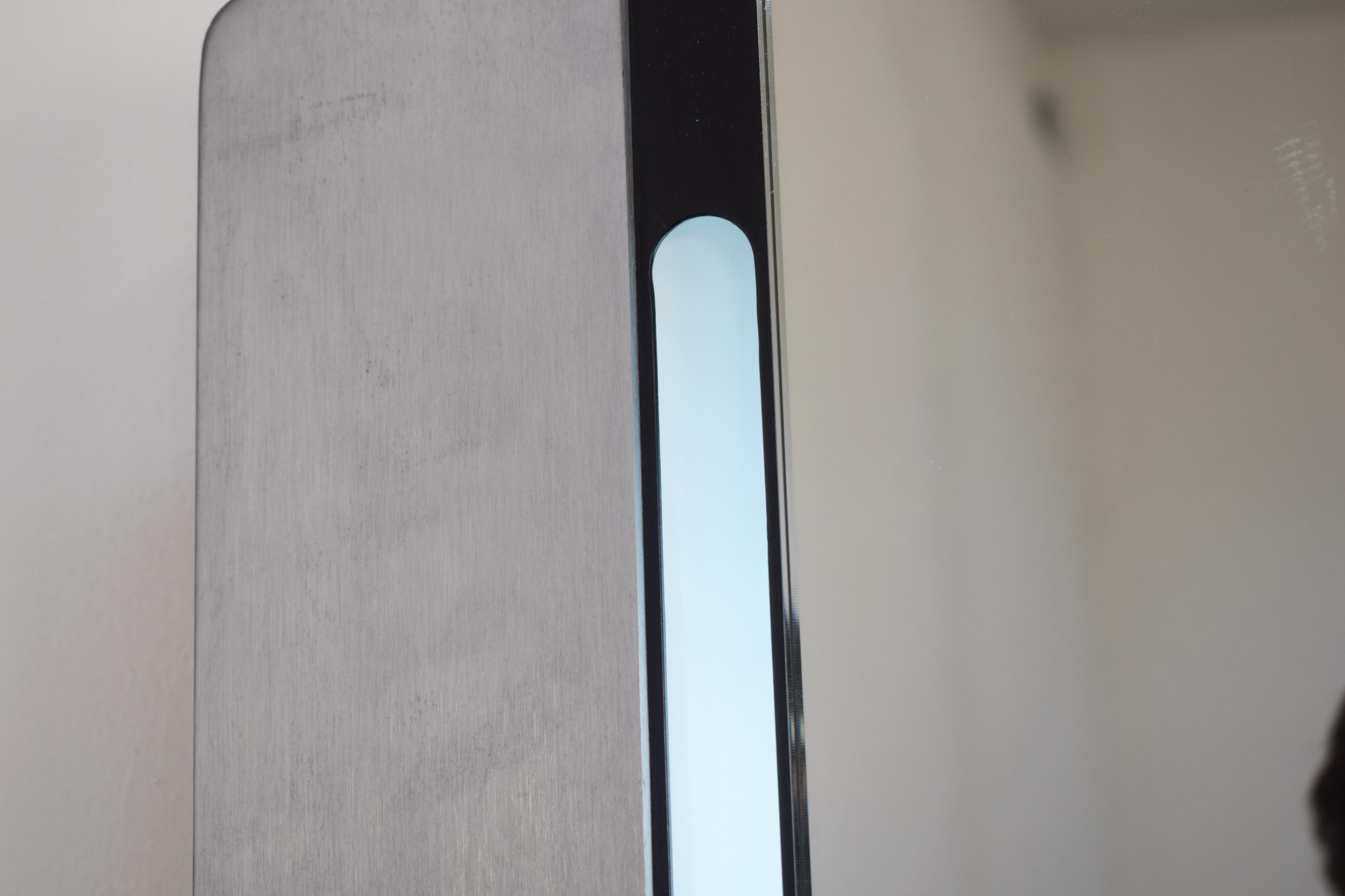 Backlit mirror, Italy, 1970s. In Good Condition For Sale In Palermo, PA