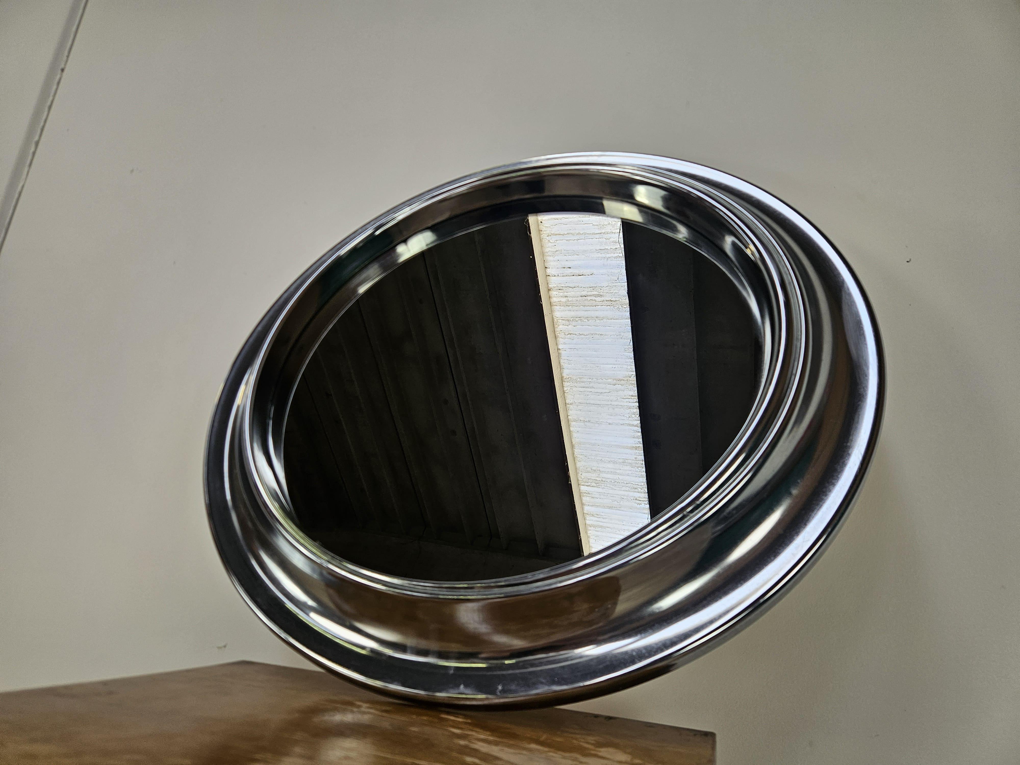 Italian Miroir rond en plastique chromé des années 1970 en vente