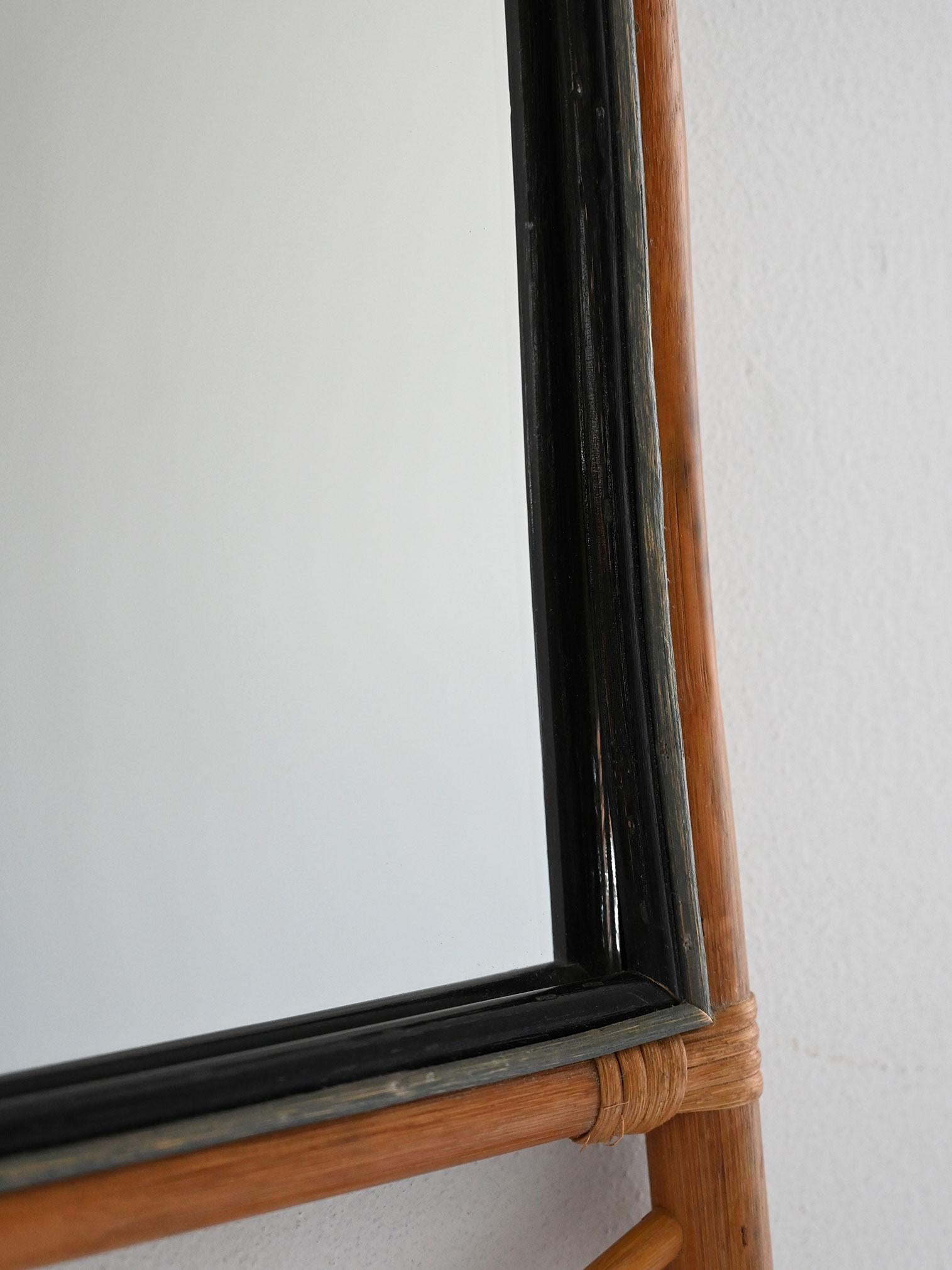 Specchio scandinavo anni 70 in bambù curvato en Bueno estado para la venta en Brescia, IT