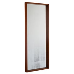 Skandinavischer Spiegel aus Teakholz aus den 1970er Jahren im minimalistischen Stil