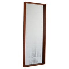 Espejo escandinavo de teca de los años 70 de estilo minimalista