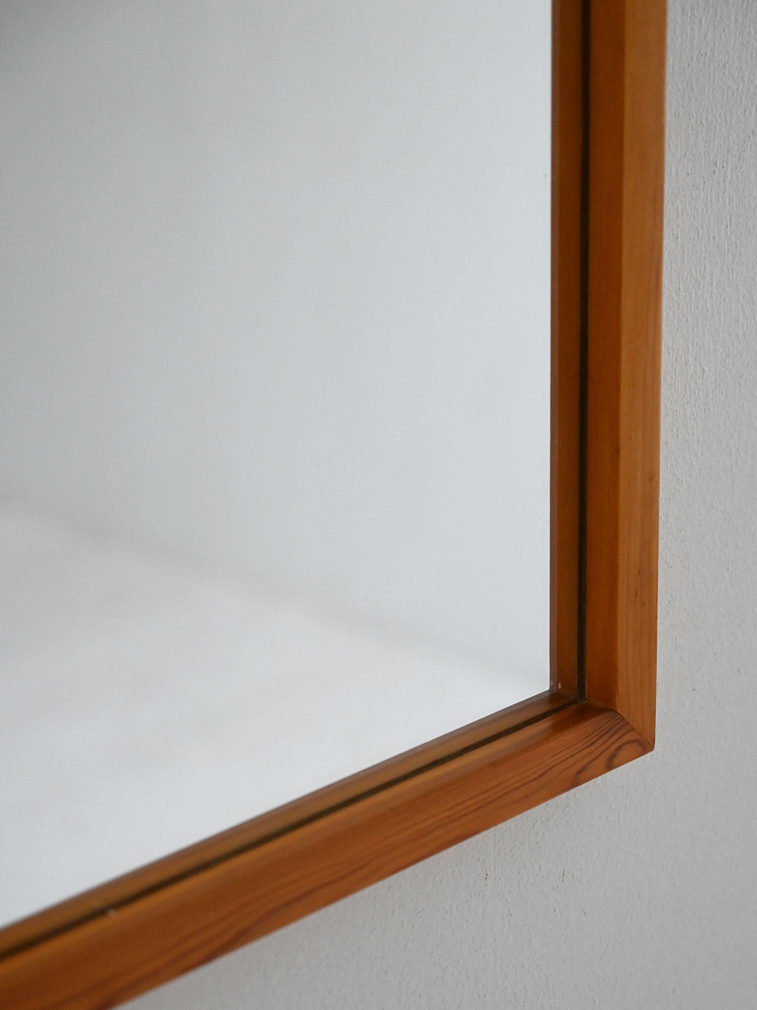 Espejo minimalista escandinavo de roble de los años 60 Escandinavo moderno en venta