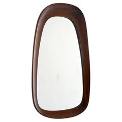 Specchio scandinavo vintage in mogano sagomato