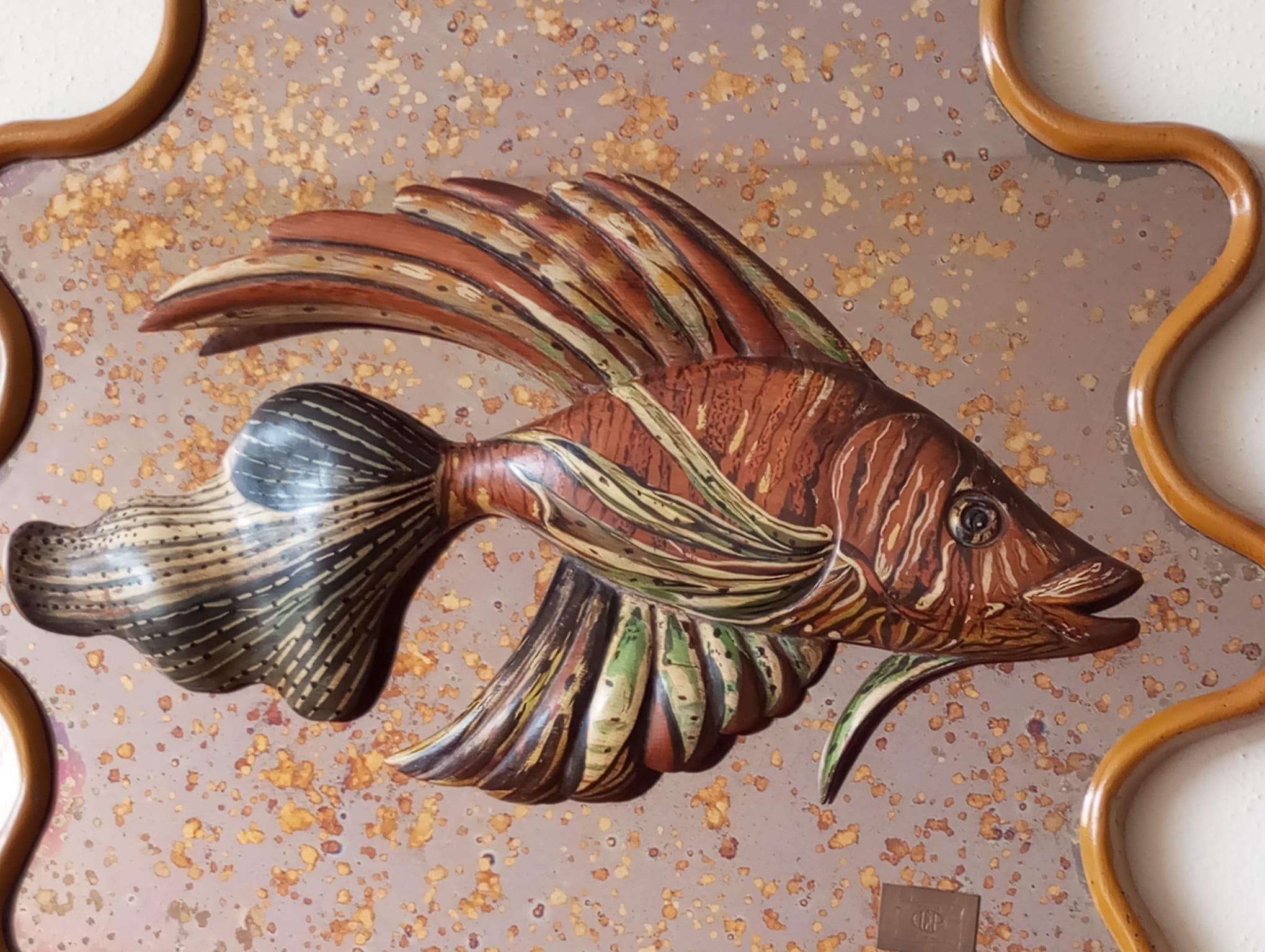 Spiegel-Skulptur mit Fisch von Mauro Pieroni - Florenz Italien '70er Jahre (Handgefertigt) im Angebot