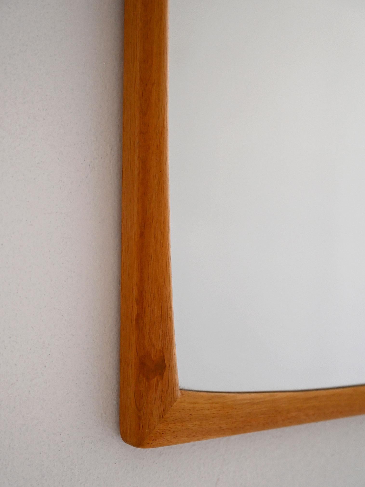 Swedish Miroir modèle Sylvia en chêne suédois Fröseke en vente