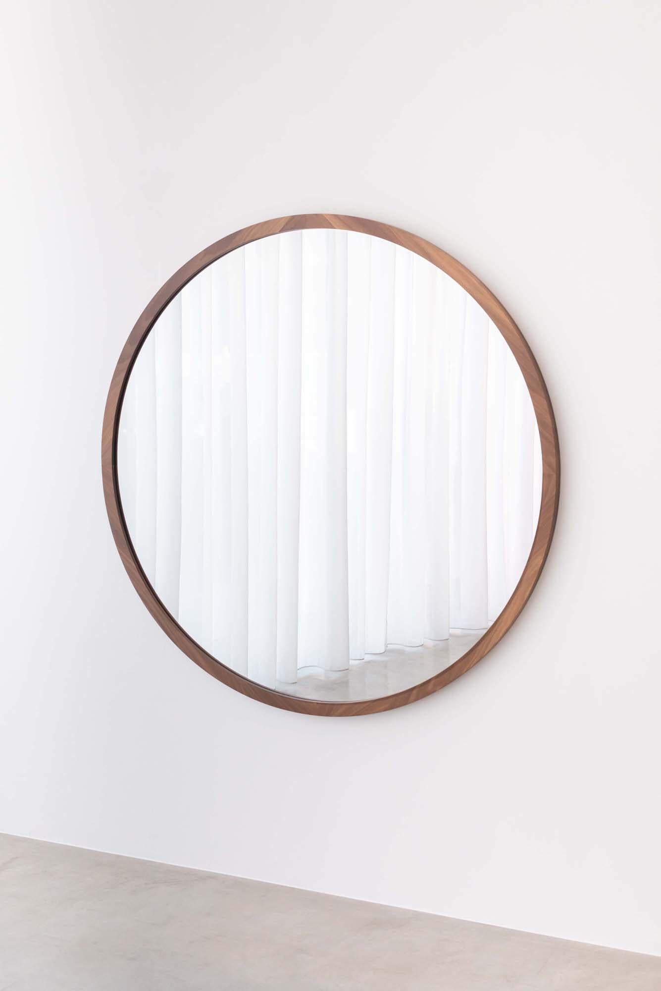 Frames in solid walnut design mirrors with simple shapes.
A large circumference reflect spaces of everyday life.
A reflection of light, a look, the detail of a room that reveals itself new in this frame: the mirror tells a lot about us. And it