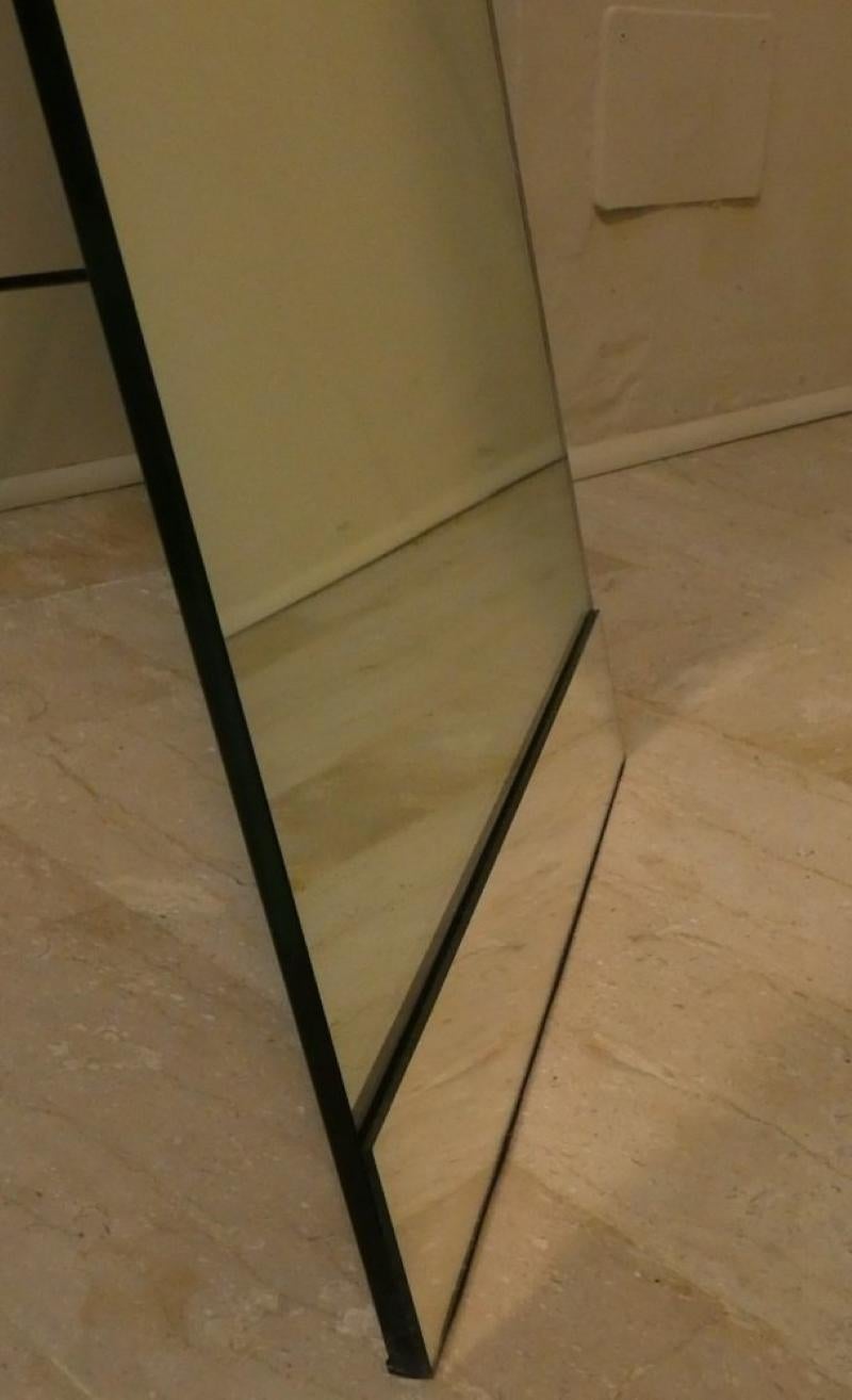 Specchio verticale in vetro curvo obliquo di Massimo Morozzi per Fiam, anni '80 in vendita 4