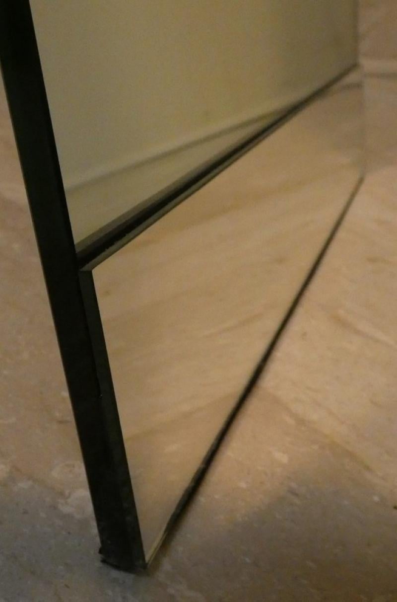 Specchio verticale in vetro curvo obliquo di Massimo Morozzi per Fiam, anni '80 in vendita 5