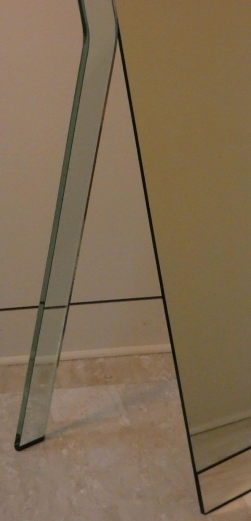 Cristallo Specchio verticale in vetro curvo obliquo di Massimo Morozzi per Fiam, anni '80 in vendita