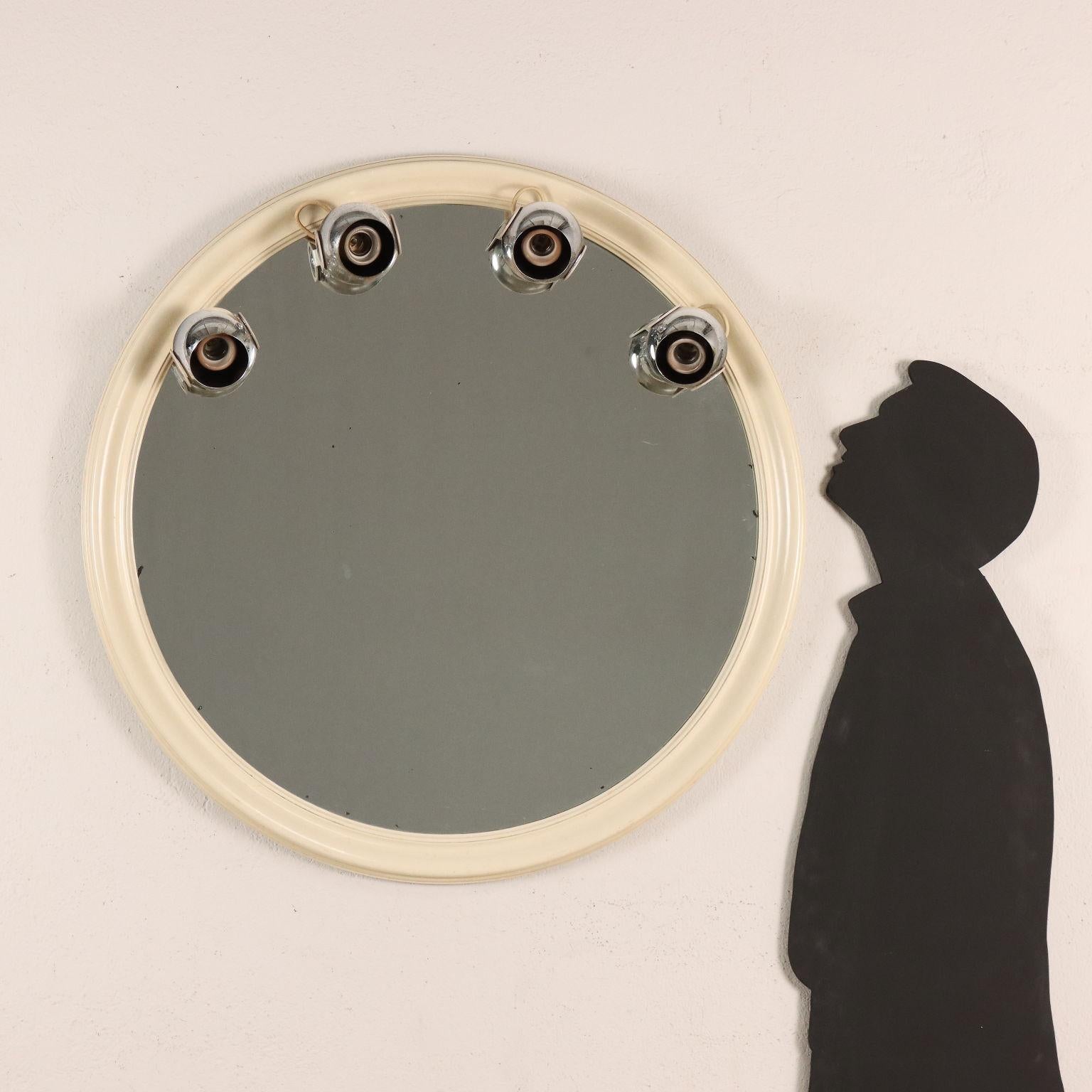 Wall mirror equipped with 4 adjustable light points with enameled wood frame and mirrored glass.