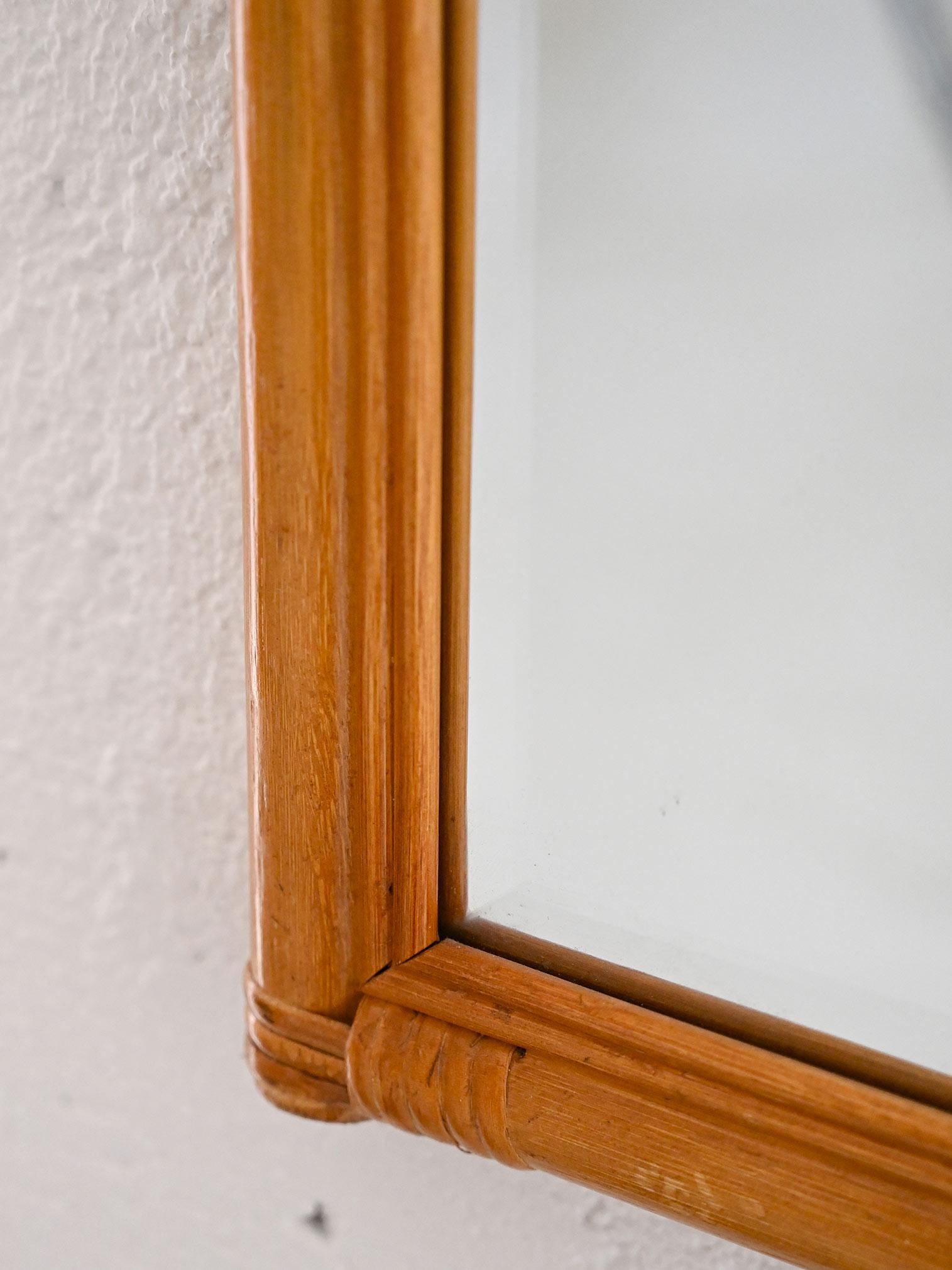 Mid-20th Century Specchio vintage con cornice in bambù