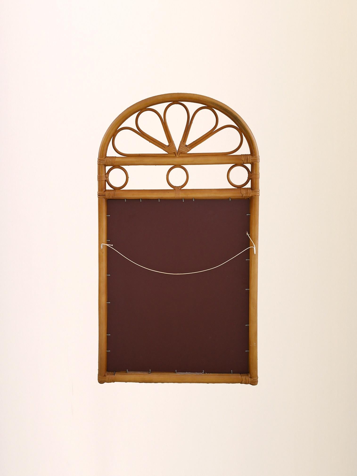 Specchio vintage con cornice in bambù 2