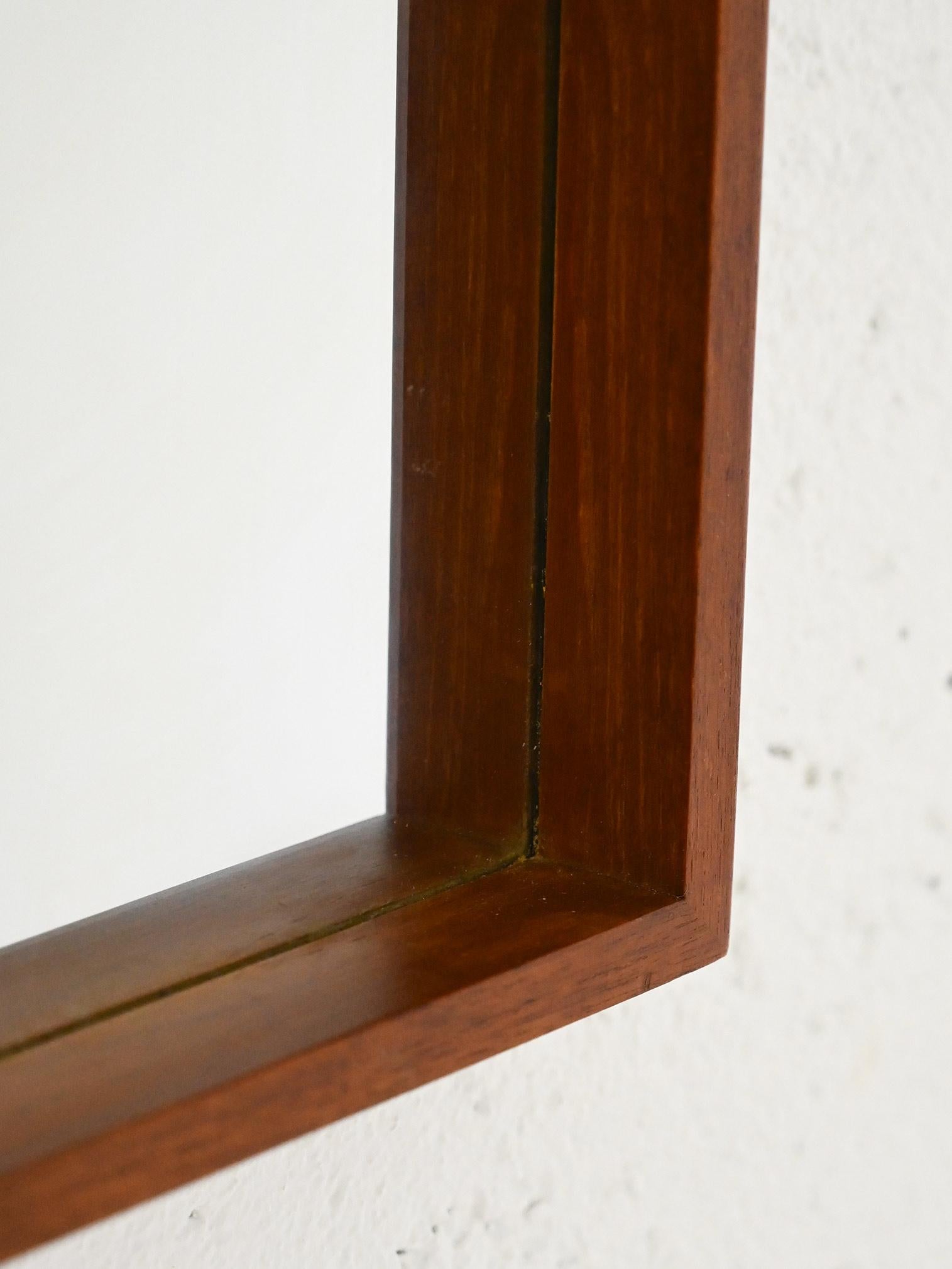 Original Scandinavian mirror from the 1960s.

A piece of furniture with understated lines and a retro feel, consisting of a rectangular teak wood frame.
Ideal for characterizing a wall with an original touch in perfect Nordic style. Try it in the