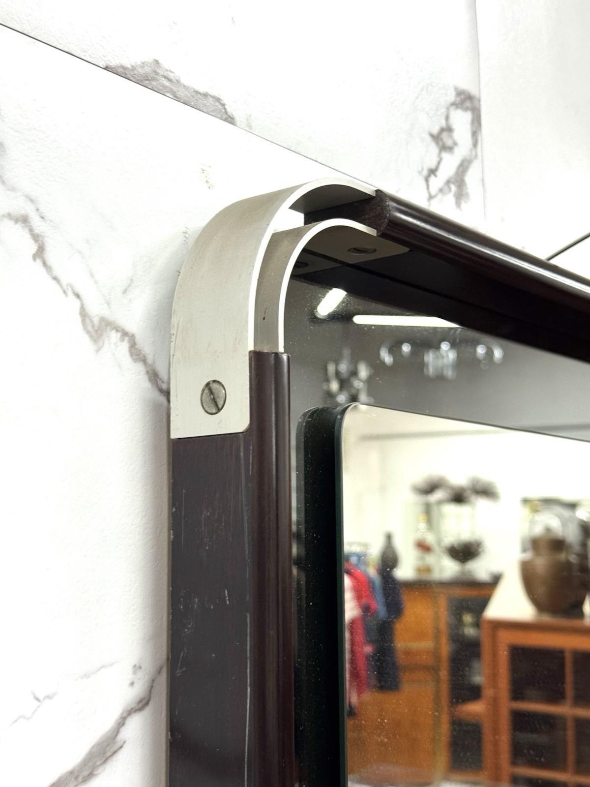 Specchio Vintage Da Parete In Acciaio E Bachelite Design Modernariato Anni 70 In condizioni ottime in vendita a Taranto, IT