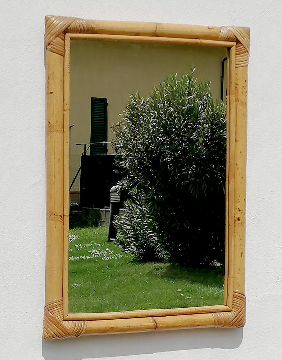 Vintage bamboo and rattan mirror attributed to Bonacina dating from 1970. 
Vintage item in very good condition with slight traces of wear due to time
Can be used in an entrance hall, bedroom, bathroom or business room. 
The price of shipping is for