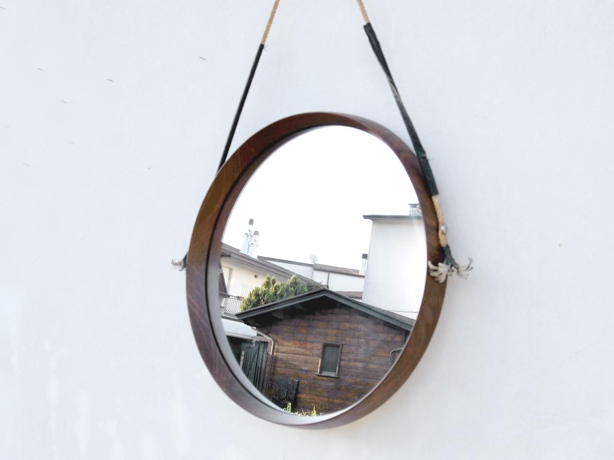Vintage round teak mirror from the 1960s.
A Scandinavian-style object, it has a clean and elegant design. The frame is teak and is fitted with hemp rope with leather trim.
Manufactured in the 1960s, it is in excellent condition and needs no