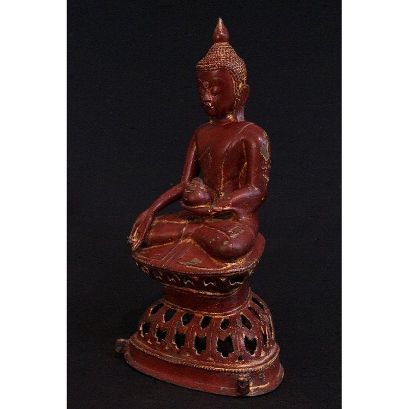 Material: bronze
46 cm high 
24,5 cm wide
Weight: 7.032 kgs
Traces of 24 krt. gold can be found
Ava style
Varada mudra
Originating from Burma
18th century
Very high quality !.


