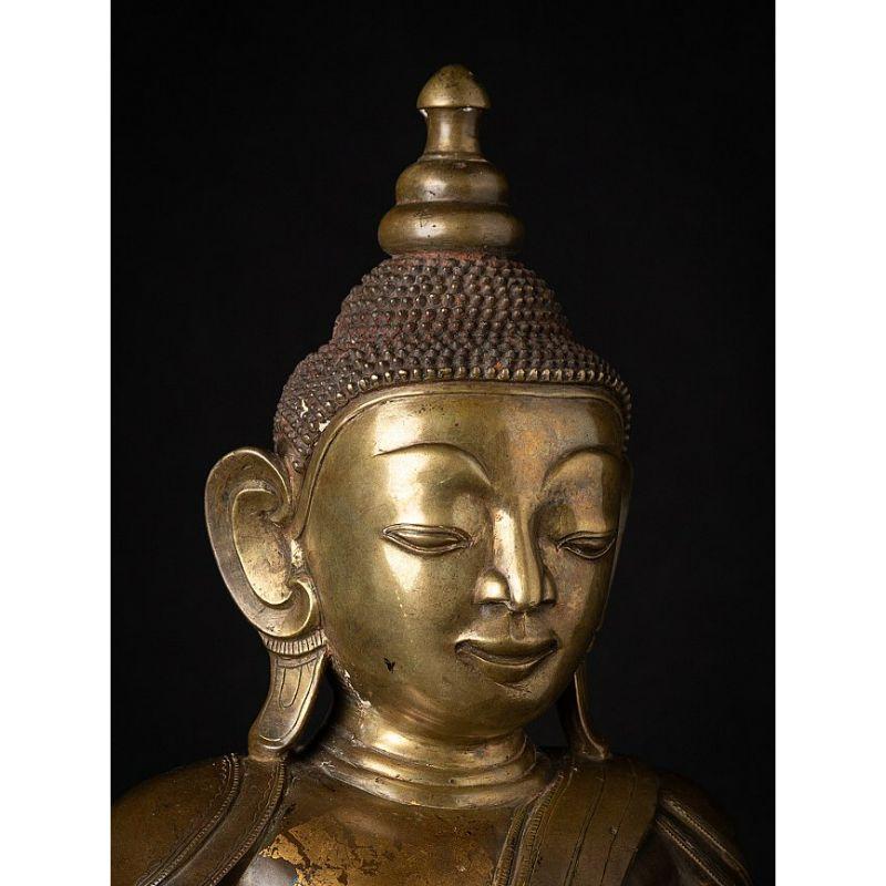 Special Antique Bronze Ava Buddha Statue from Burma For Sale 7
