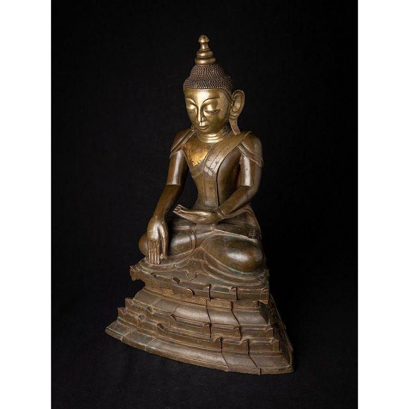 Special Antique Bronze Ava Buddha Statue from Burma For Sale 8