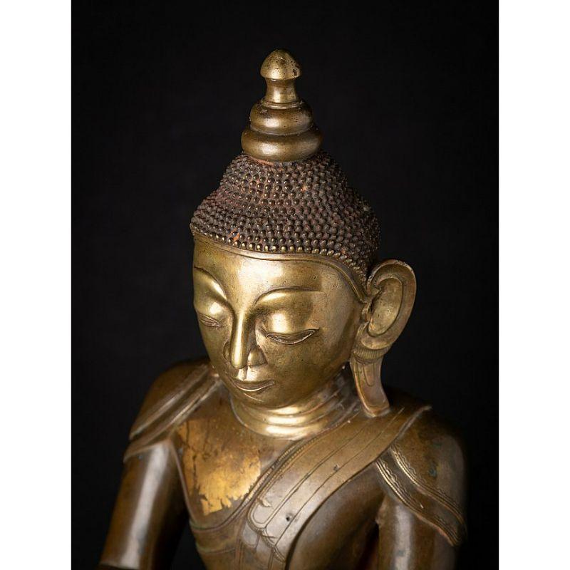 Special Antique Bronze Ava Buddha Statue from Burma For Sale 9